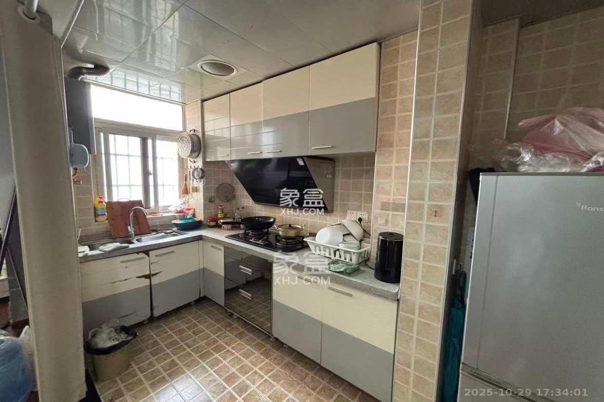 金碧文华  1室1厅1卫    1500.0元/月 金碧文华  1室1厅1卫    1500.0元/月室内图