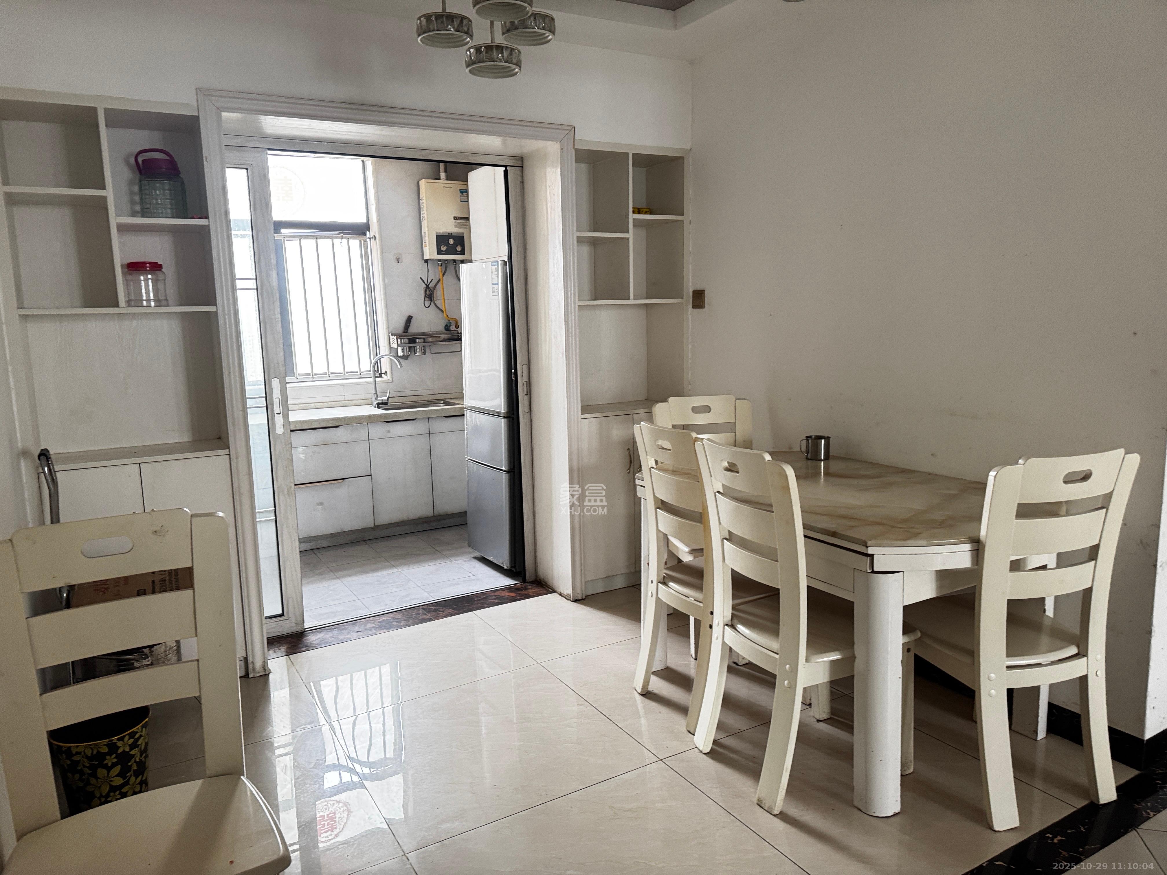 悦湖山  4室2厅1卫    2500.0元/月室内图