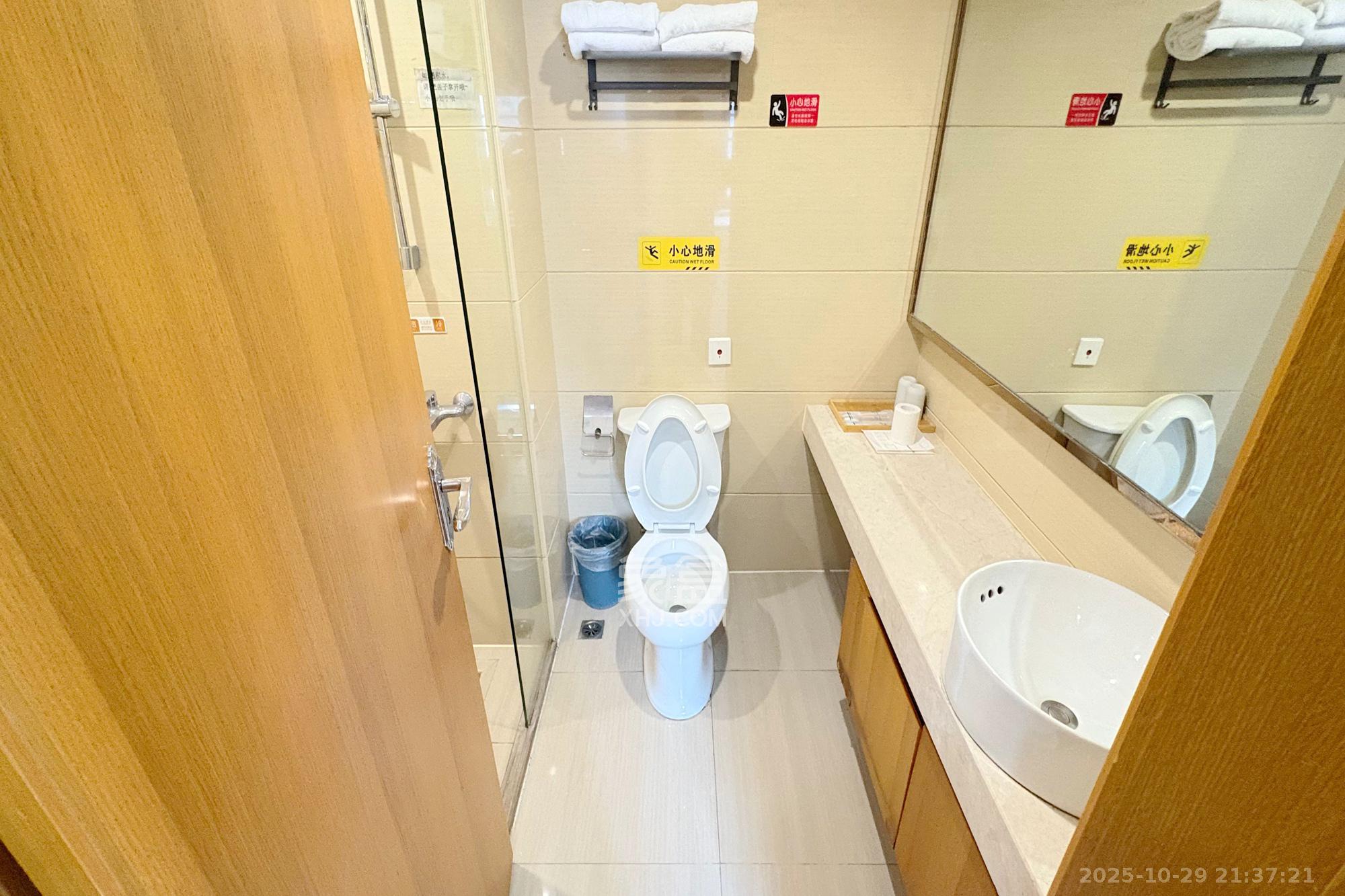 五一钻界 1室1厅1卫 50.0万 五一钻界 1室1厅1卫 50.0万卫生间