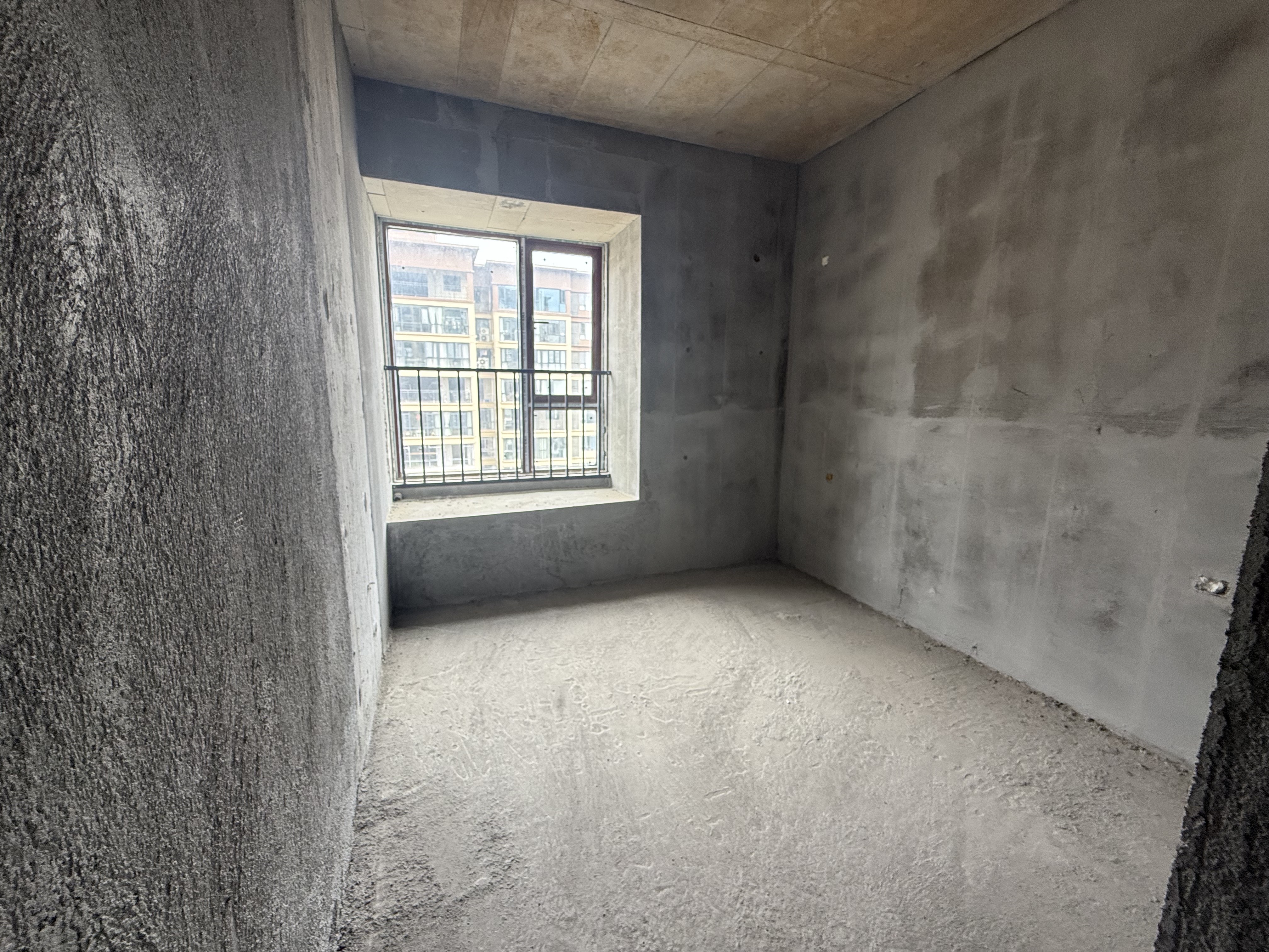 吉大汉珠山府 5室2厅2卫 99.8万 吉大汉珠山府 5室2厅2卫 99.8万客厅