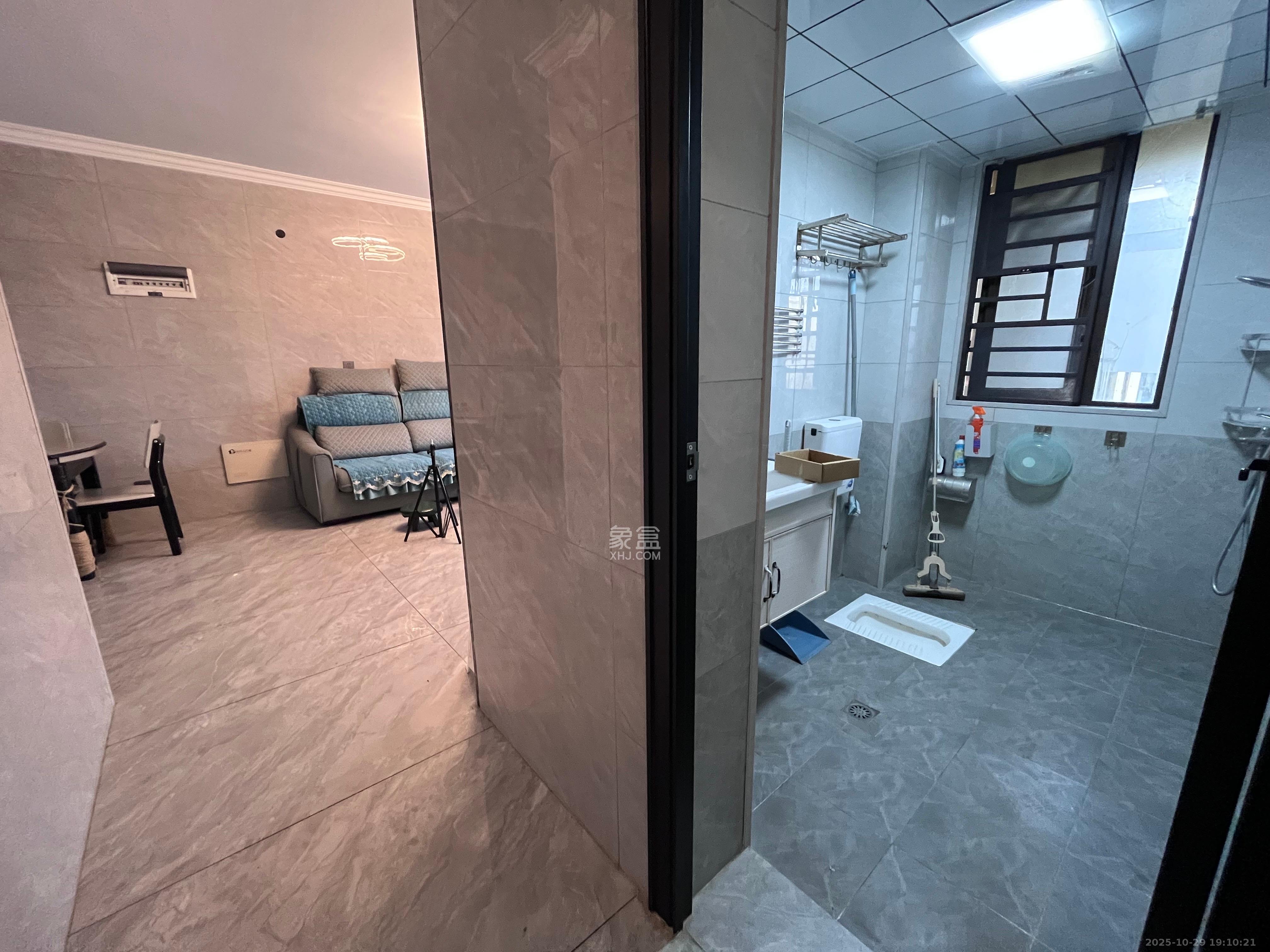 和润园三期  3室2厅1卫    2600.0元/月室内图