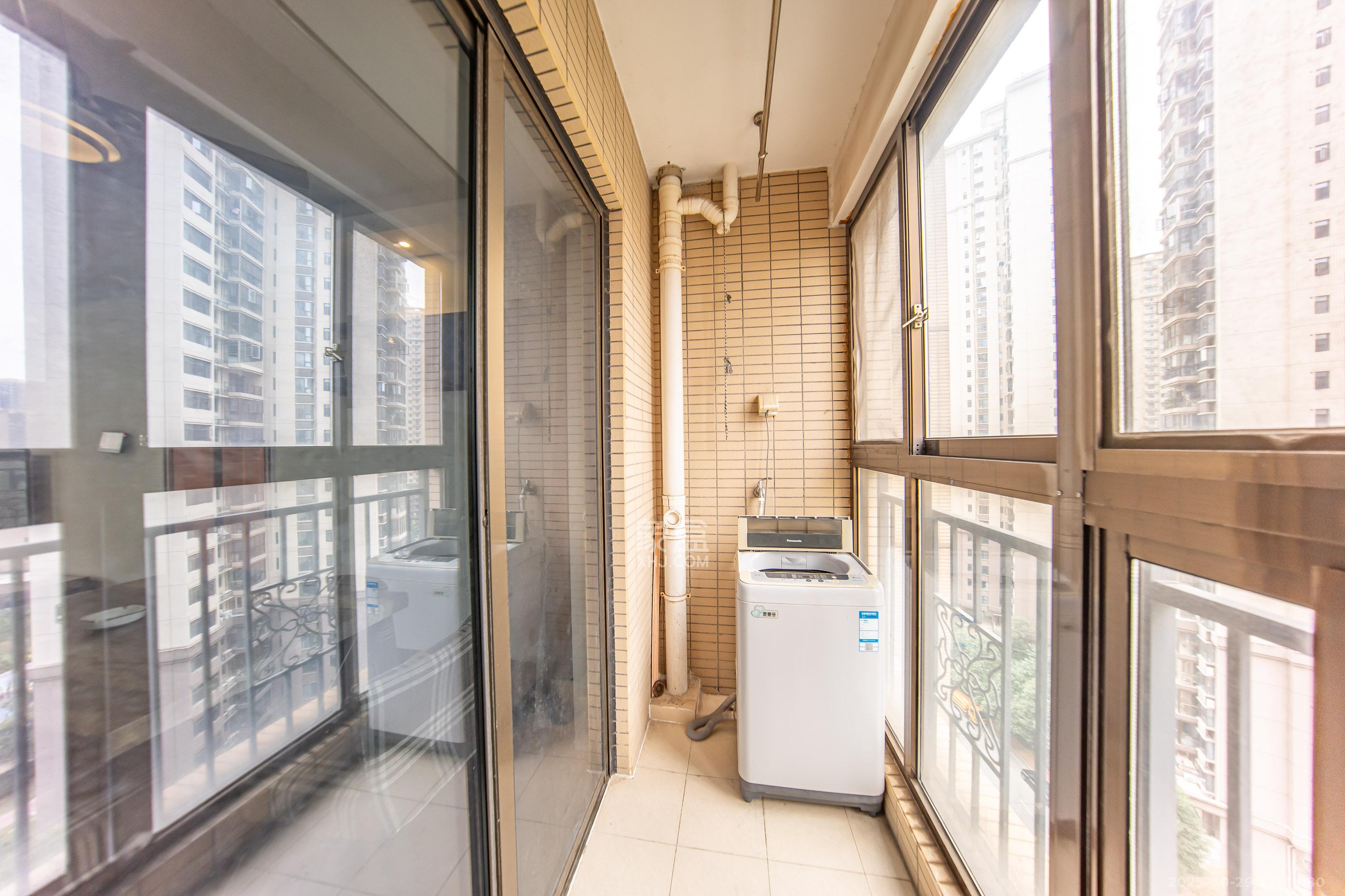 江山帝景哈佛  4室4厅1卫    126.0万阳台