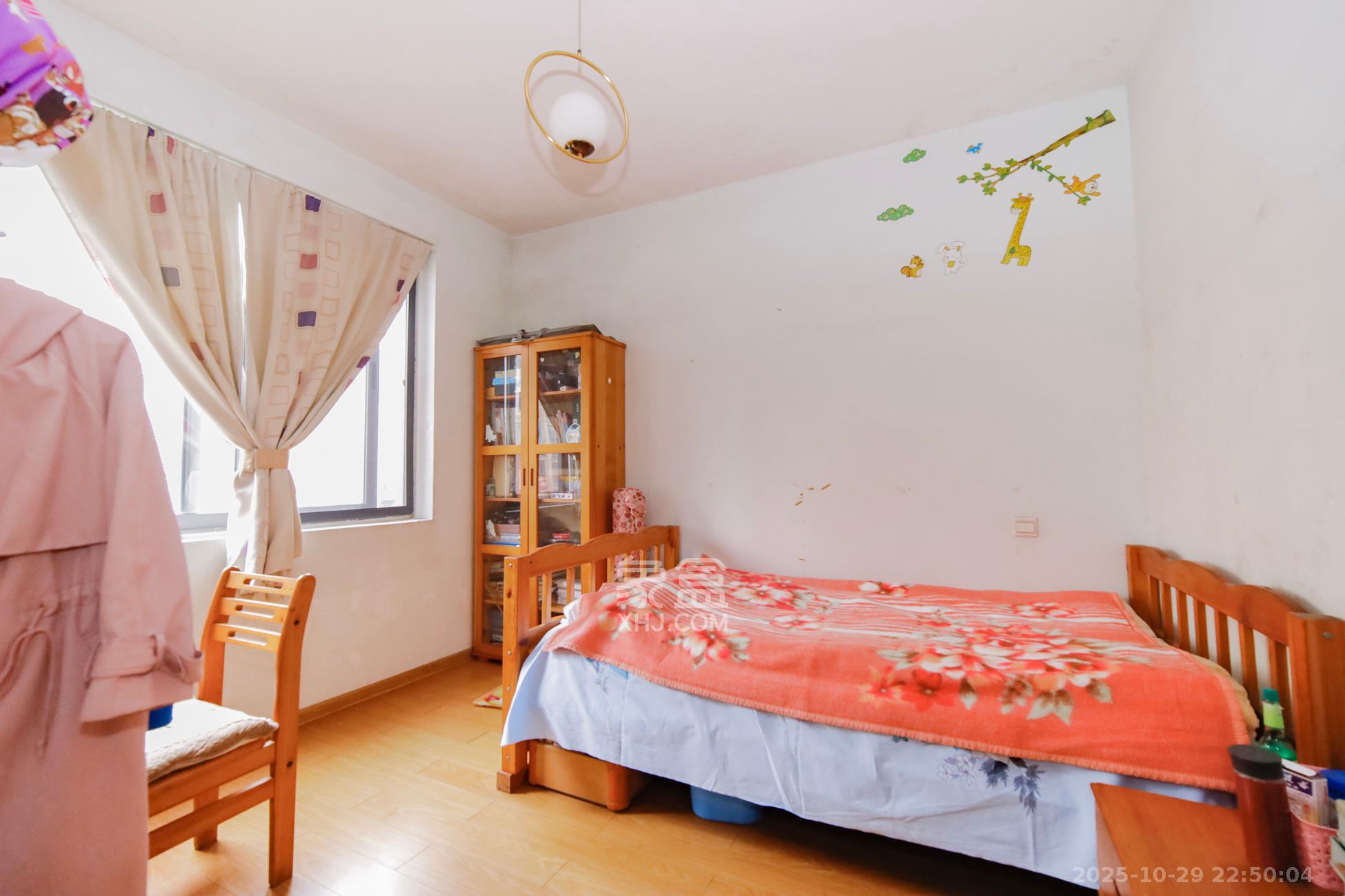 上海城小区  2室2厅1卫    75.0万卧室