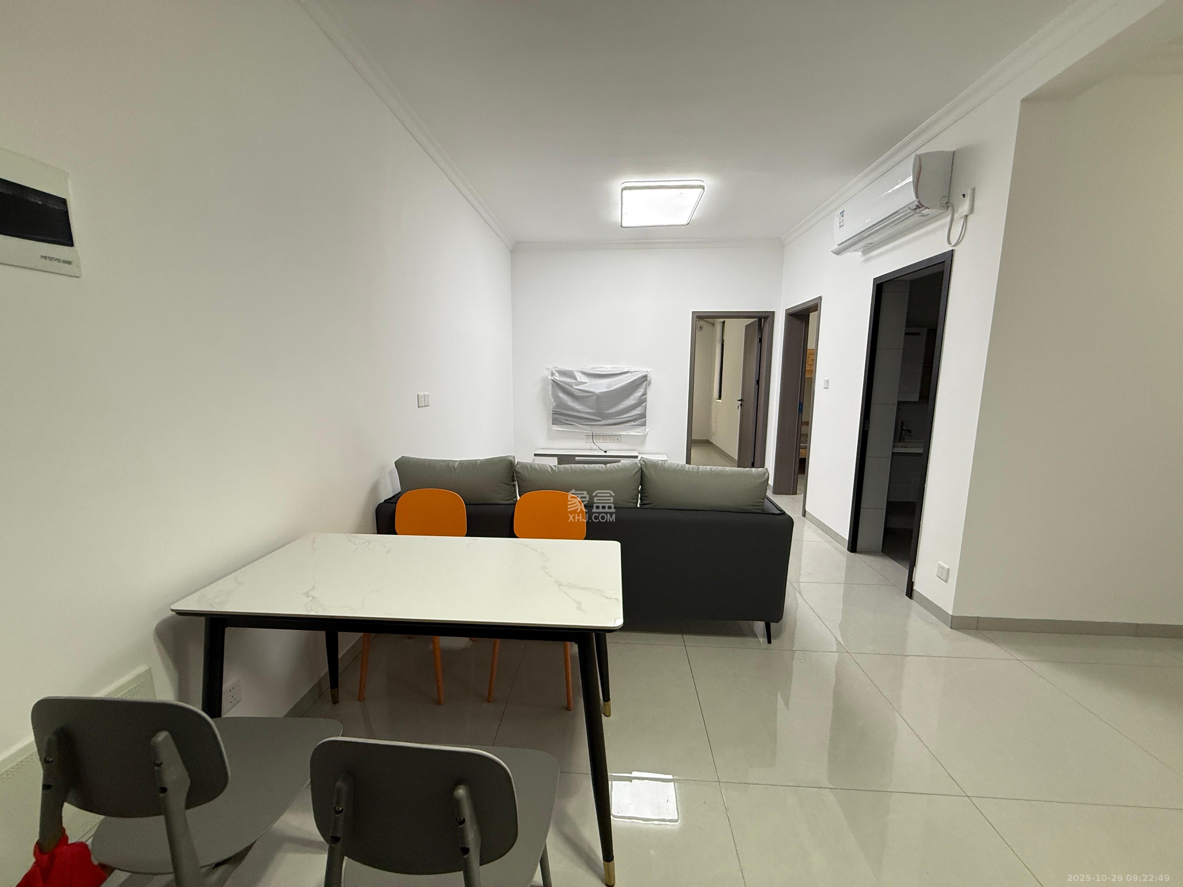 仰天湖1、2村  2室1厅1卫    2500.0元/月室内图