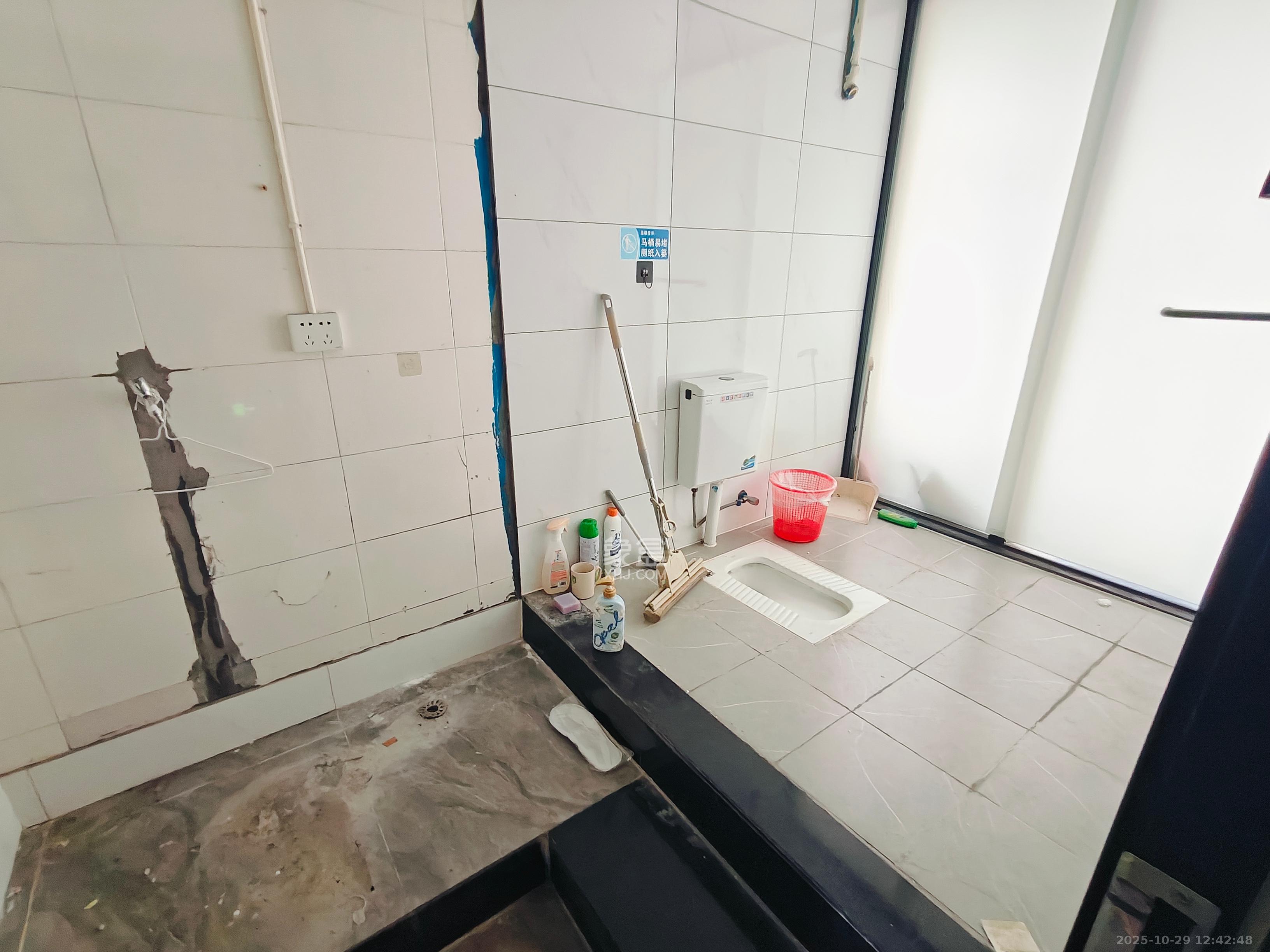 王府井公寓（福源公寓）  5室2厅1卫    4600.0元/月室内图