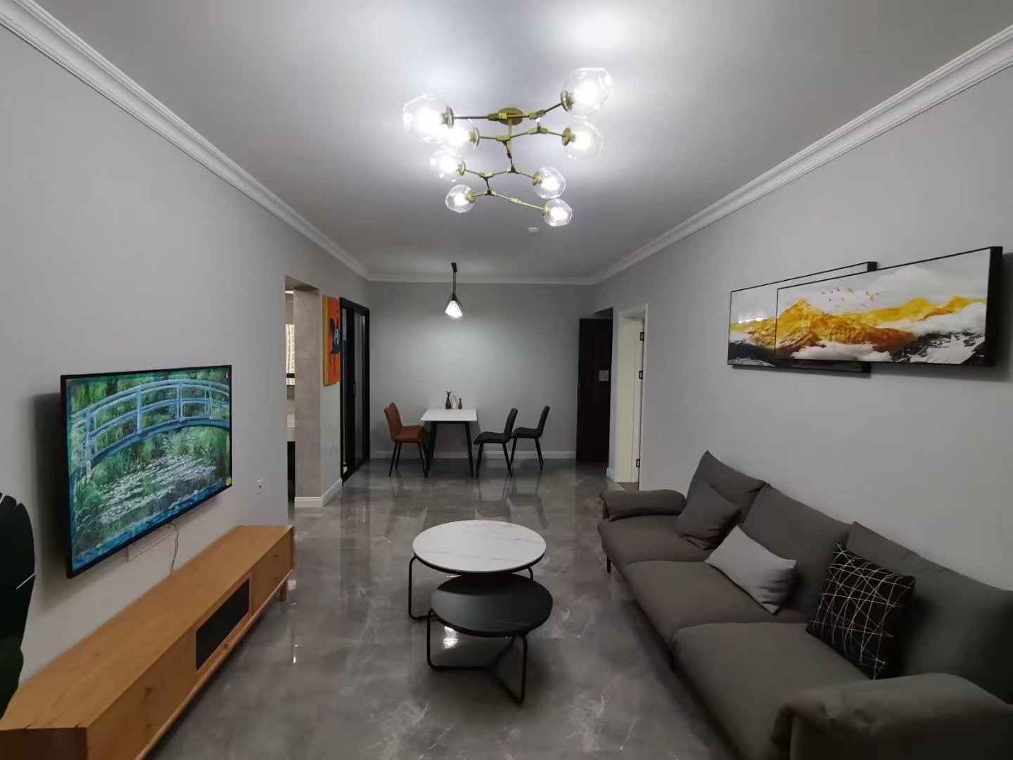 绿地海德公馆  2室1厅1卫    3400.0元/月室内图