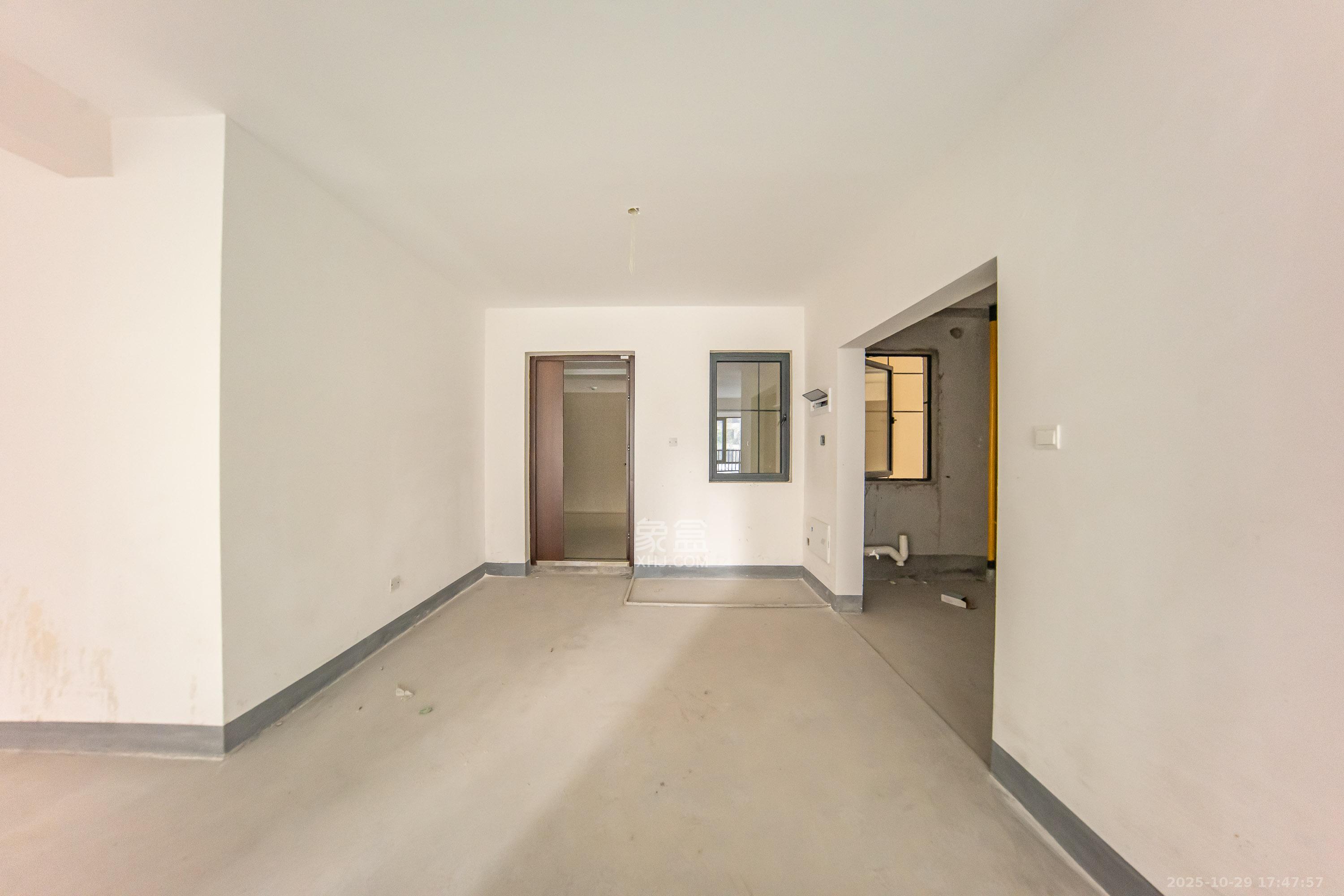 建投象山国际  4室2厅3卫    155.0万客厅