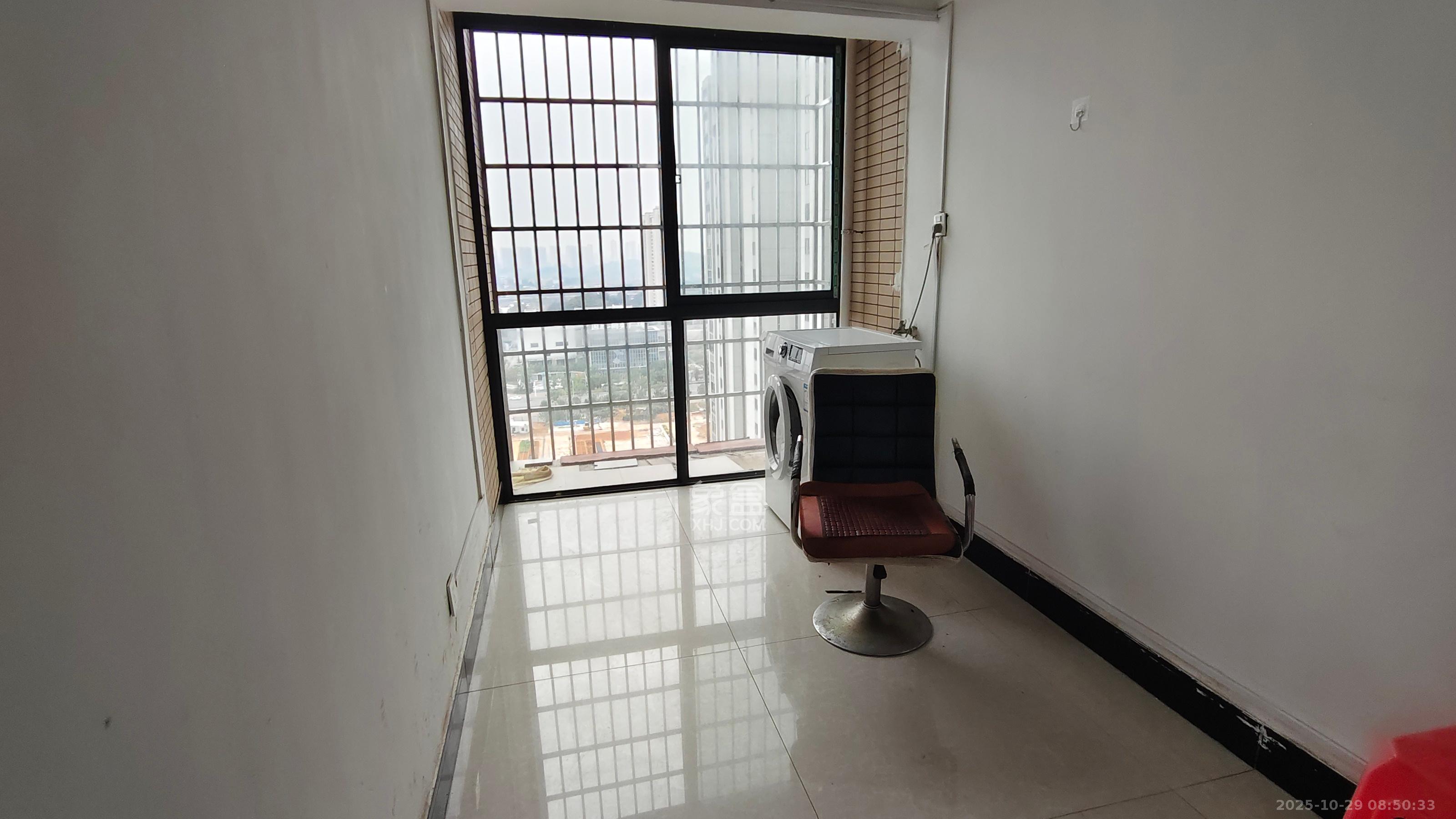 极目楚天  2室2厅1卫    1700.0元/月 极目楚天  2室2厅1卫    1700.0元/月室内图