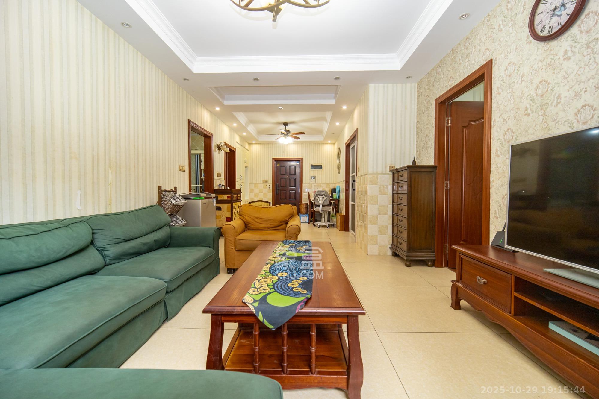 长大卧琥  3室2厅2卫    93.0万 长大卧琥  3室2厅2卫    93.0万客厅