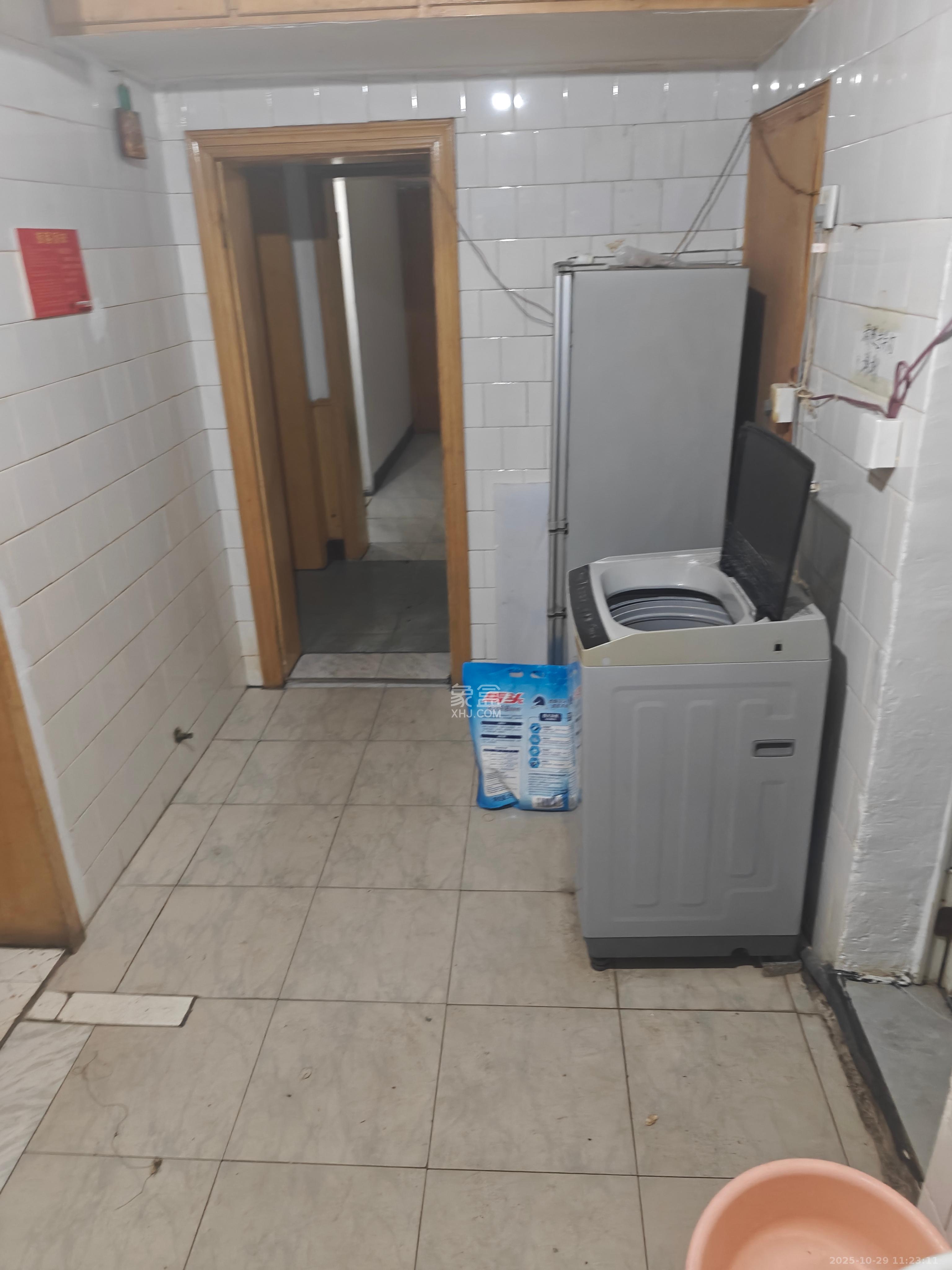 五一东村  1室0厅0卫    2600.0元/月 五一东村  1室0厅0卫    2600.0元/月室内图1