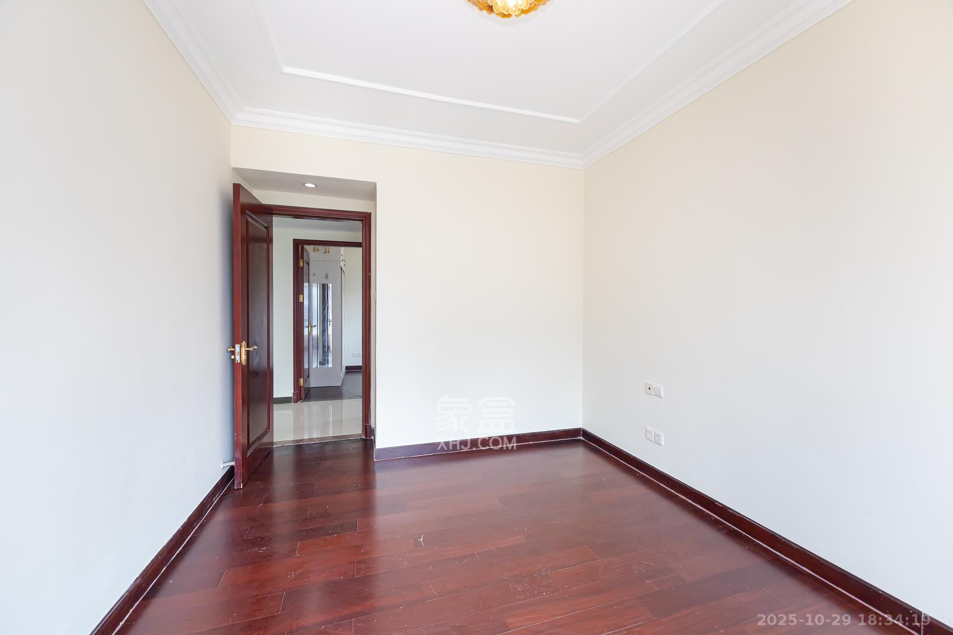 恒大名都 2室2厅1卫 48.0万 恒大名都 2室2厅1卫 48.0万卧室