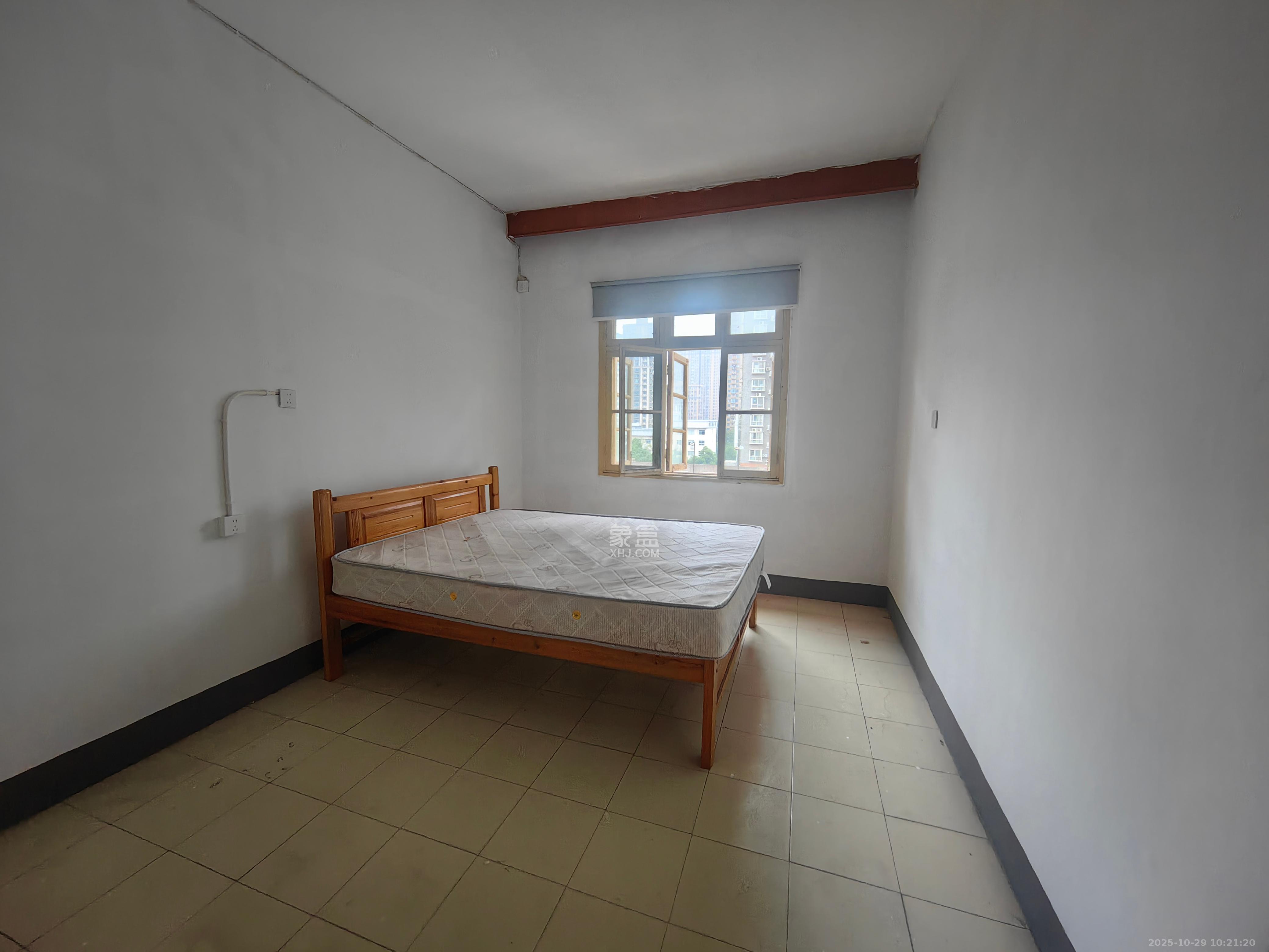 广电南院宿舍  3室2厅1卫    1400.0元/月室内图