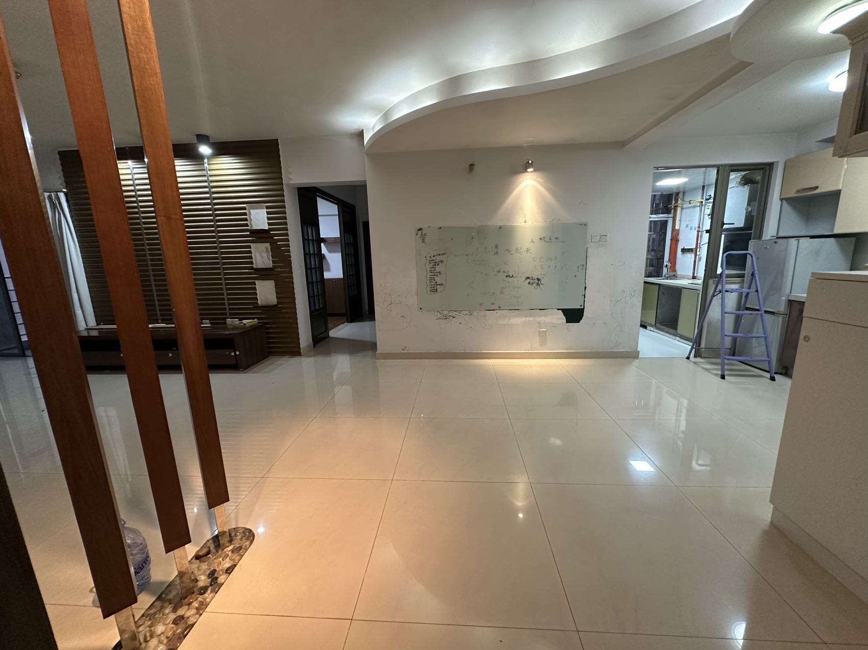 海岸壹号  1室0厅0卫    205.0万客厅