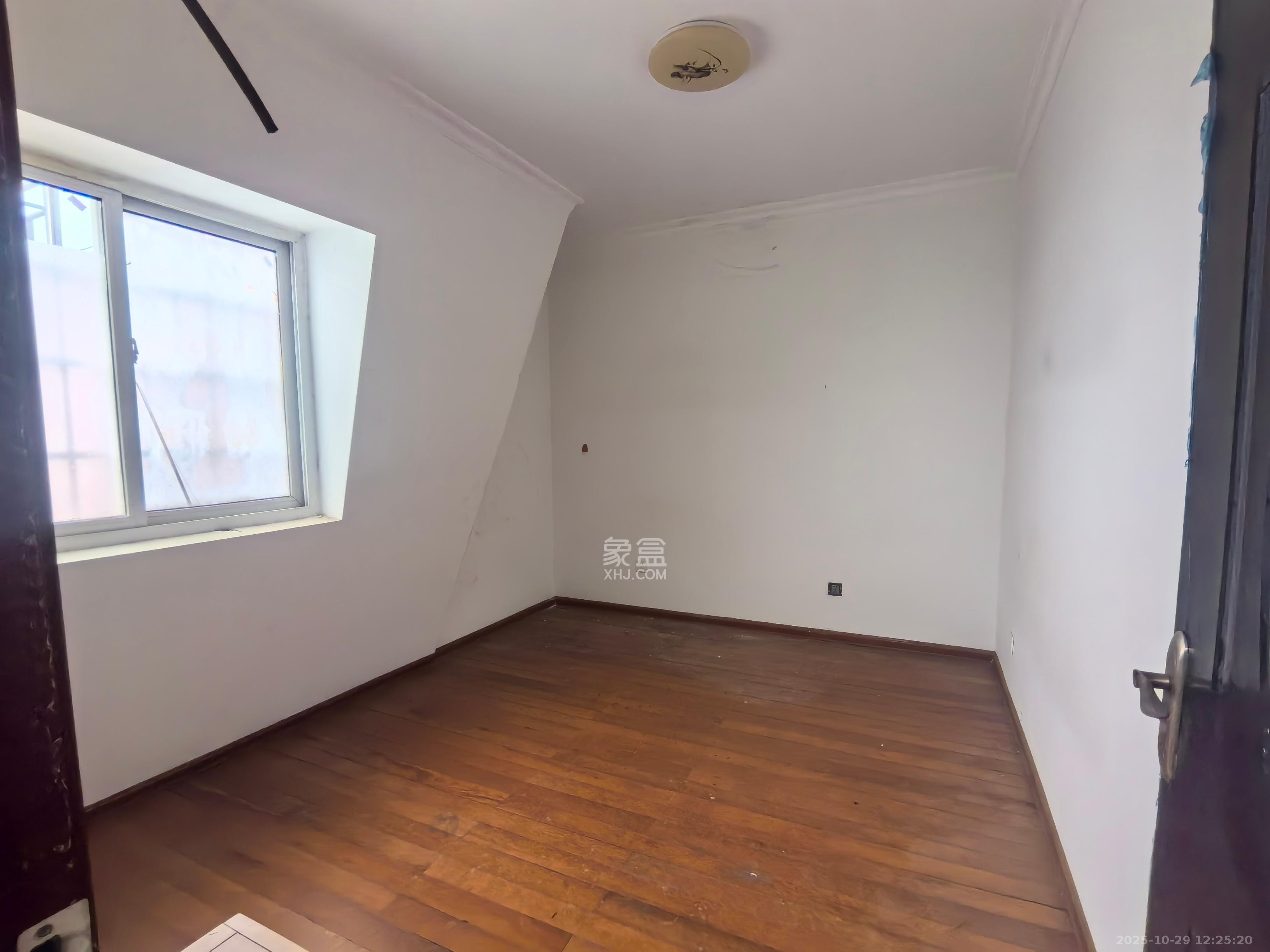 南郡雅园  4室2厅2卫    1200.0元/月室内图