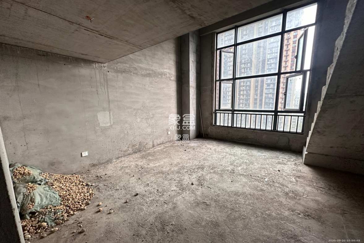 绿地商务广场 1室1厅1卫 800.0元/月 绿地商务广场 1室1厅1卫 800.0元/月室内图