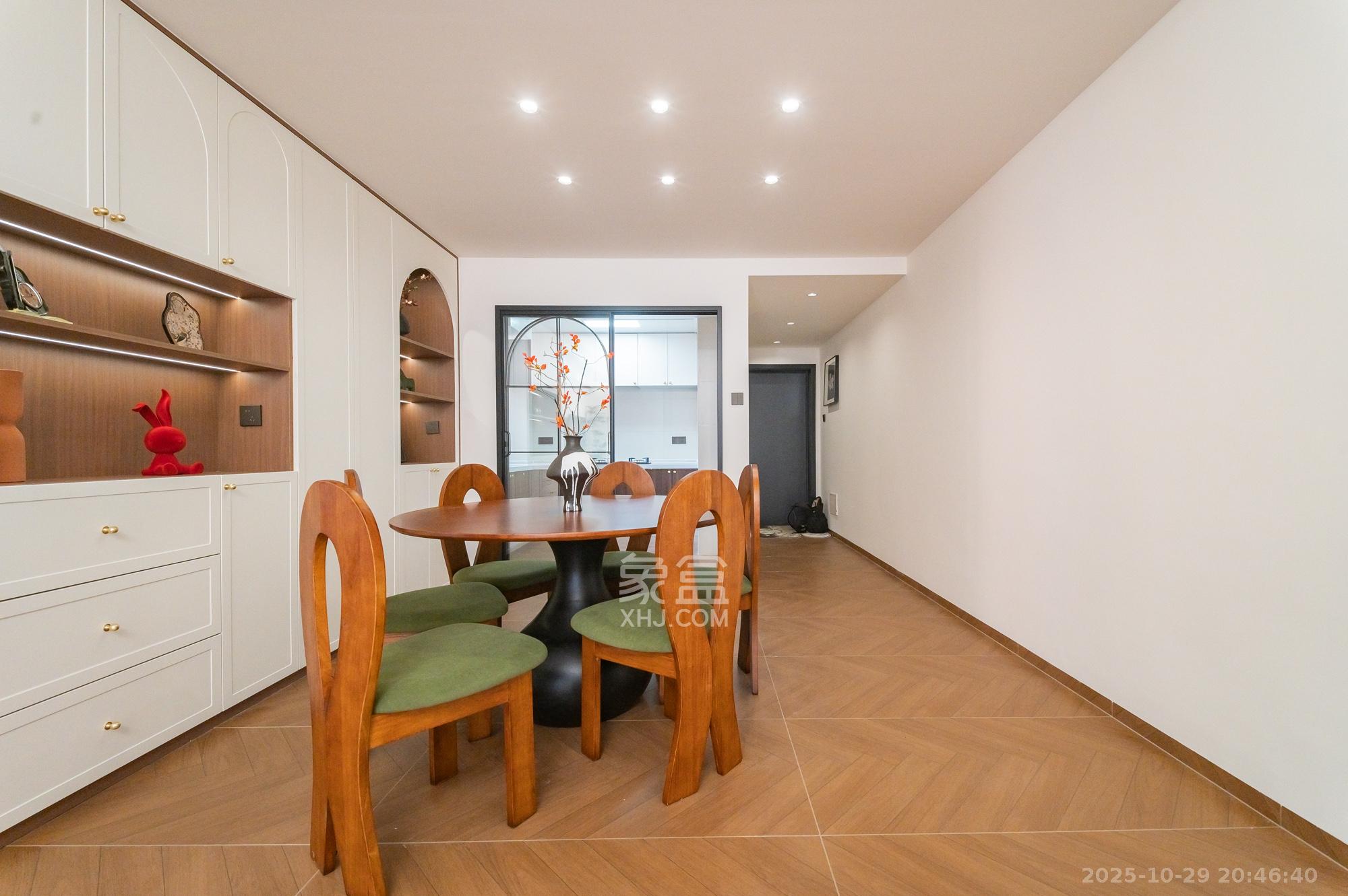 华润凤凰城二期  3室2厅2卫    80.8万客厅