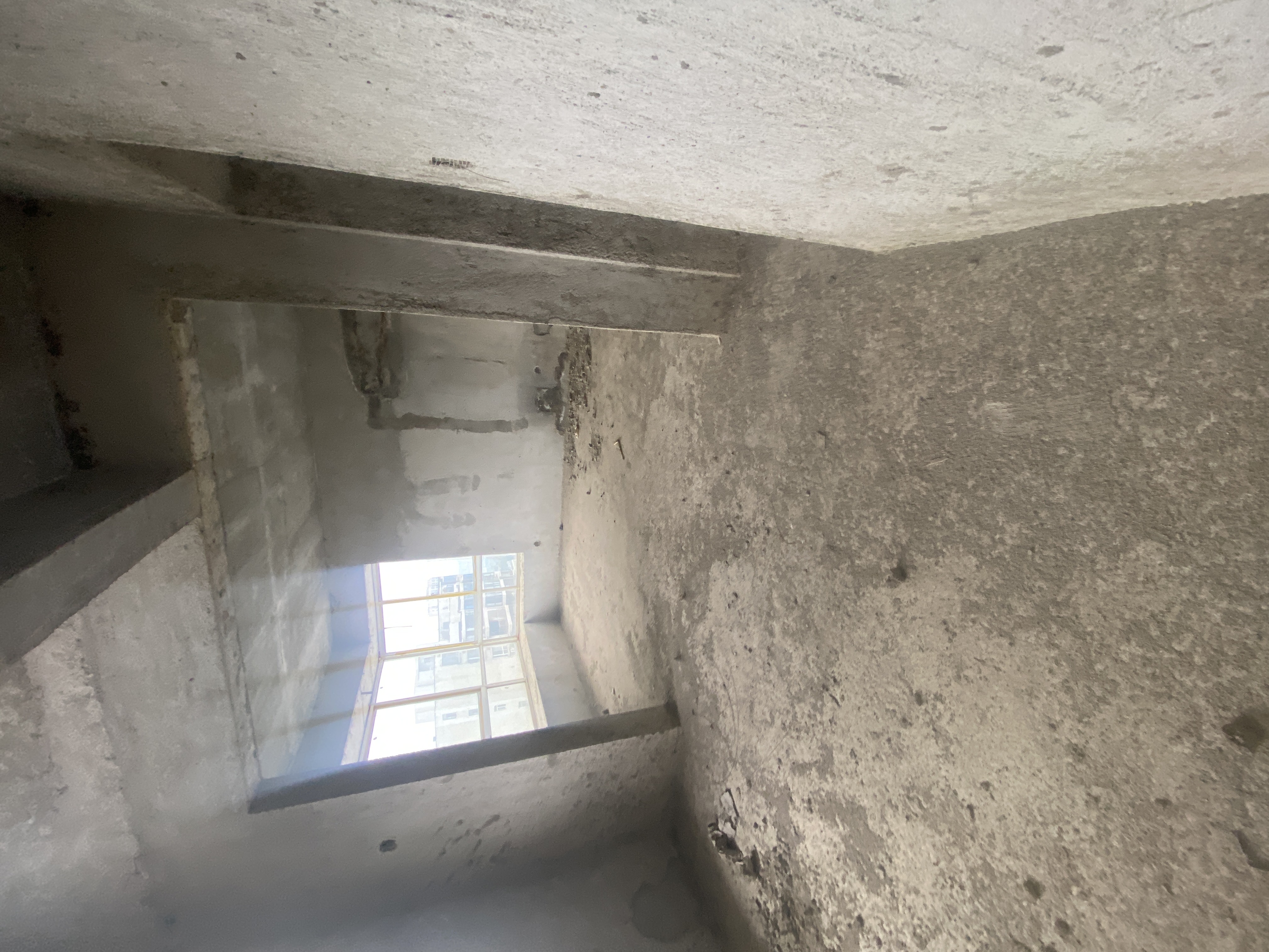 龙凤东宫  3室2厅2卫    72.0万客厅