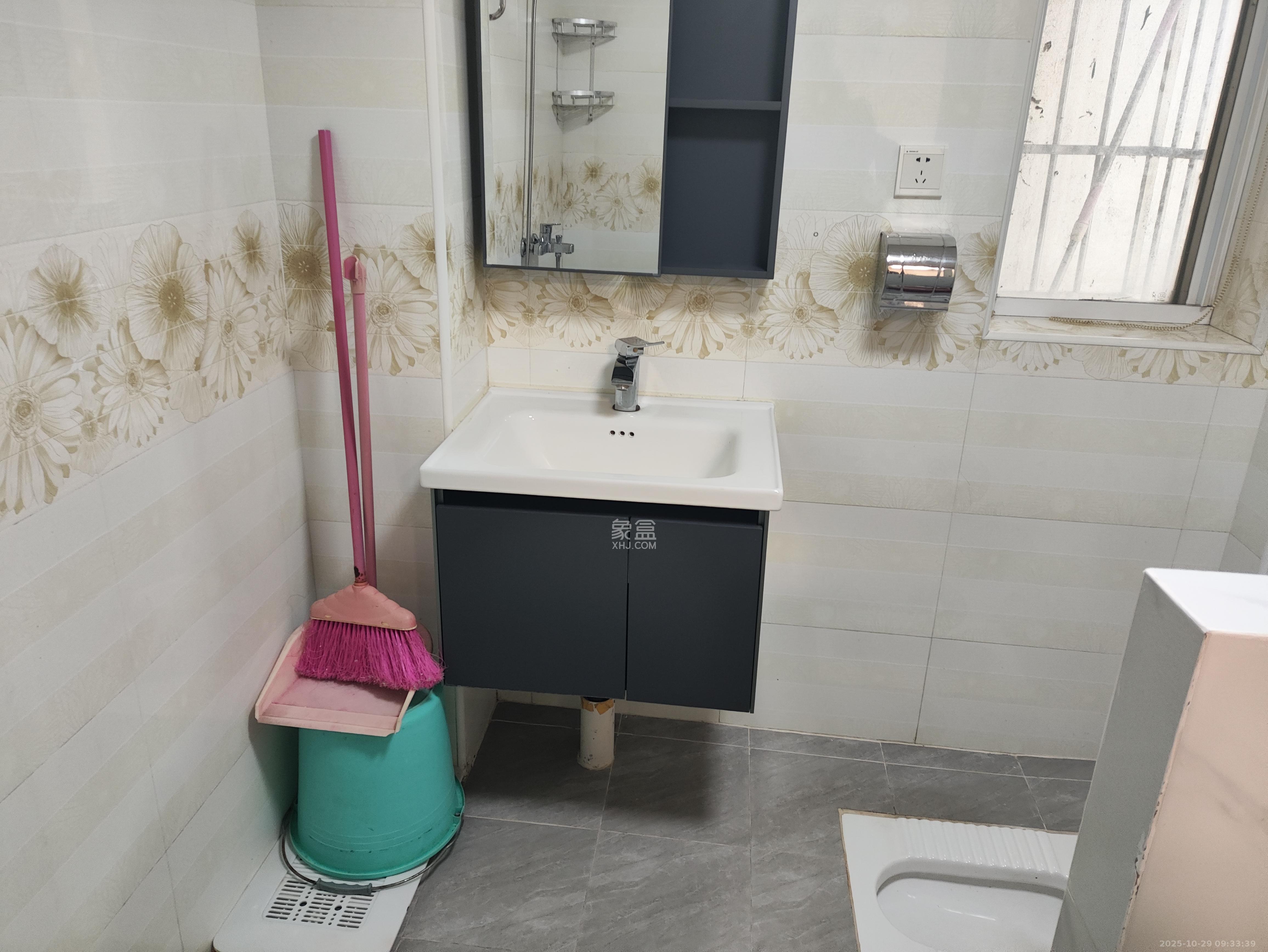 鹏程世家  1室1厅1卫    2400.0元/月 鹏程世家  1室1厅1卫    2400.0元/月室内图