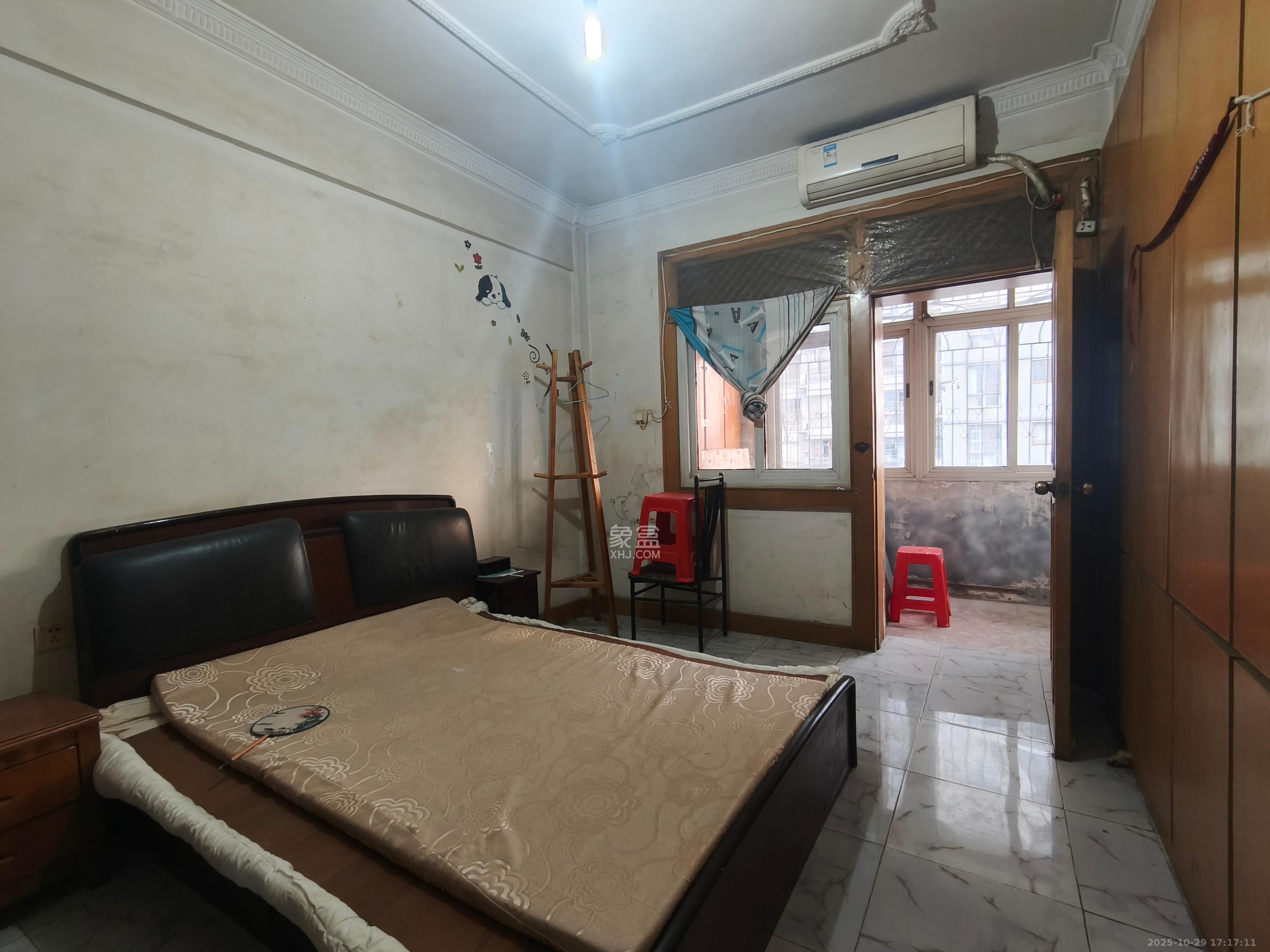 通泰街商居楼  3室2厅1卫    2000.0元/月室内图