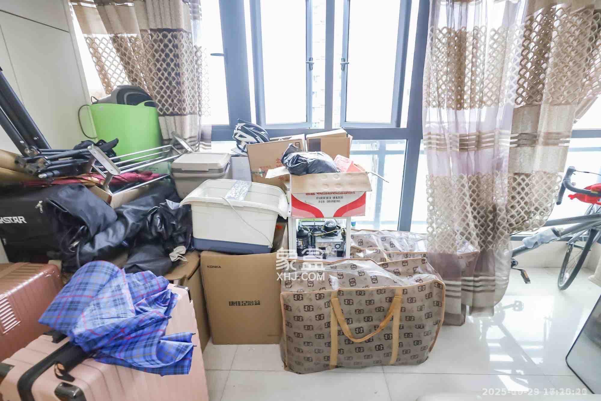 奥克斯广场  3室2厅2卫    3300.0元/月 奥克斯广场  3室2厅2卫    3300.0元/月室内图