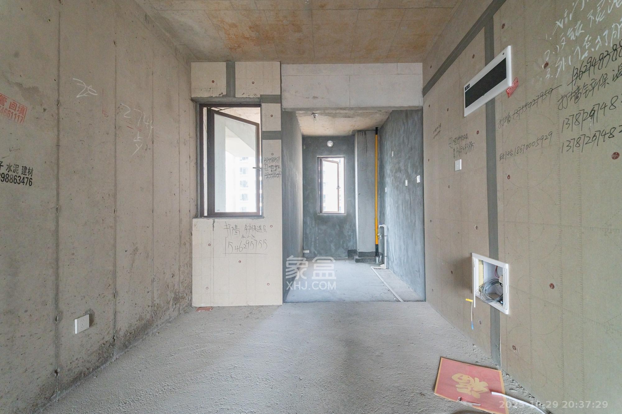 兴进珺府  4室2厅2卫    101.0万客厅