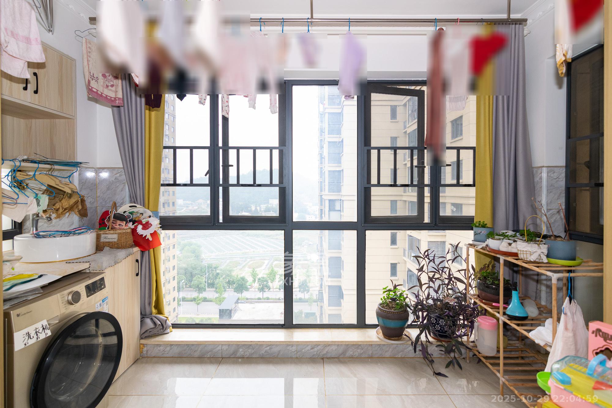 澳海澜庭  3室2厅1卫    85.0万阳台