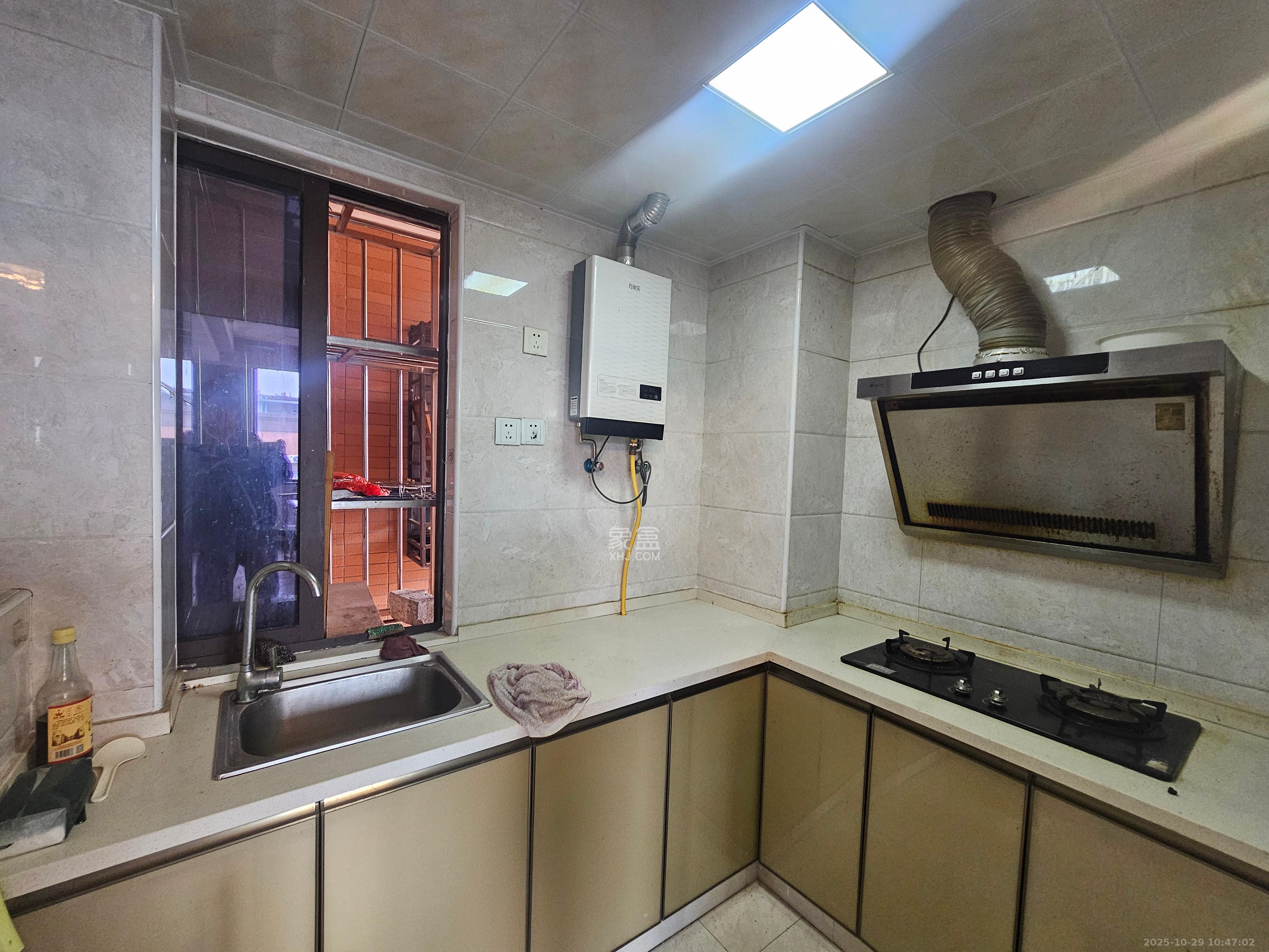 鑫远和城(一、二期)  4室2厅1卫    3800.0元/月 鑫远和城(一、二期)  4室2厅1卫    3800.0元/月室内图