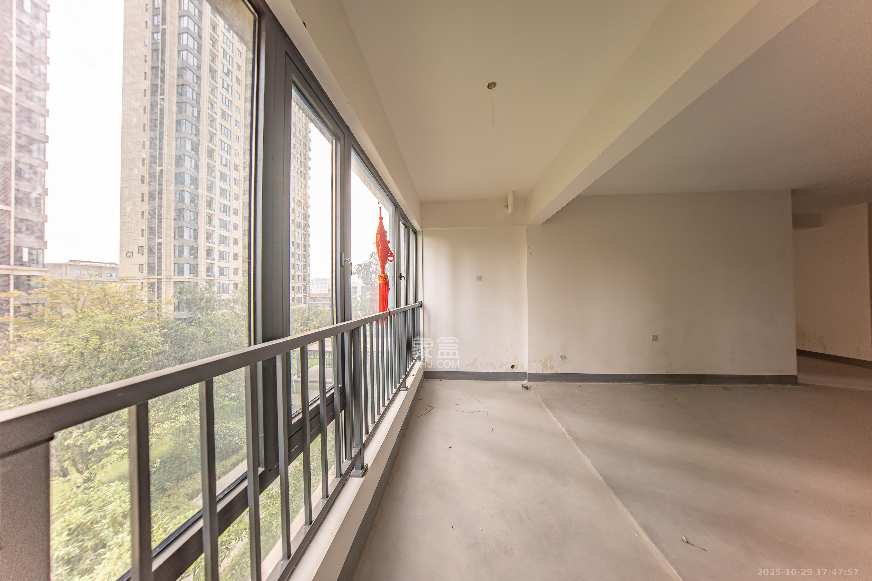 建投象山国际  4室2厅3卫    155.0万阳台