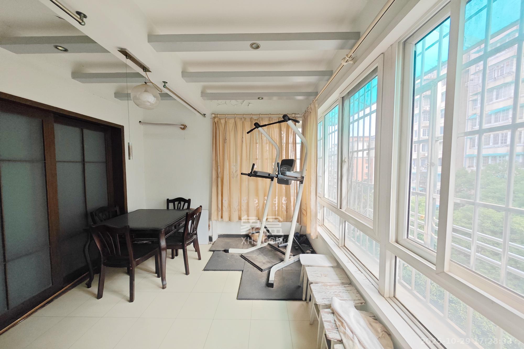 鑫天佳园  4室2厅2卫    118.0万阳台