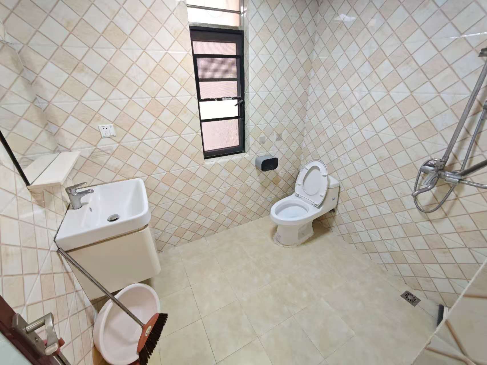 滨江帝景二期（三期）  2室1厅1卫    2300.0元/月室内图