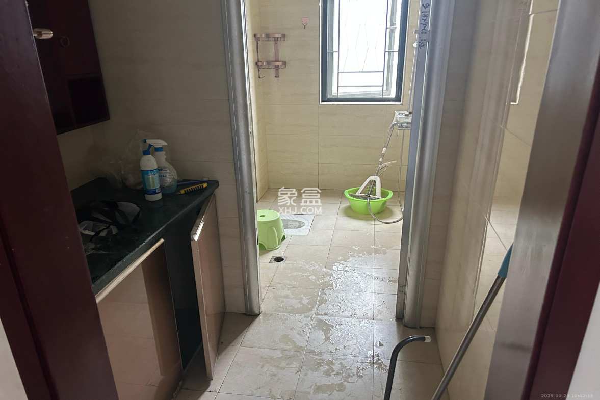 莱茵城 3室2厅2卫 2600.0元/月 莱茵城 3室2厅2卫 2600.0元/月室内图