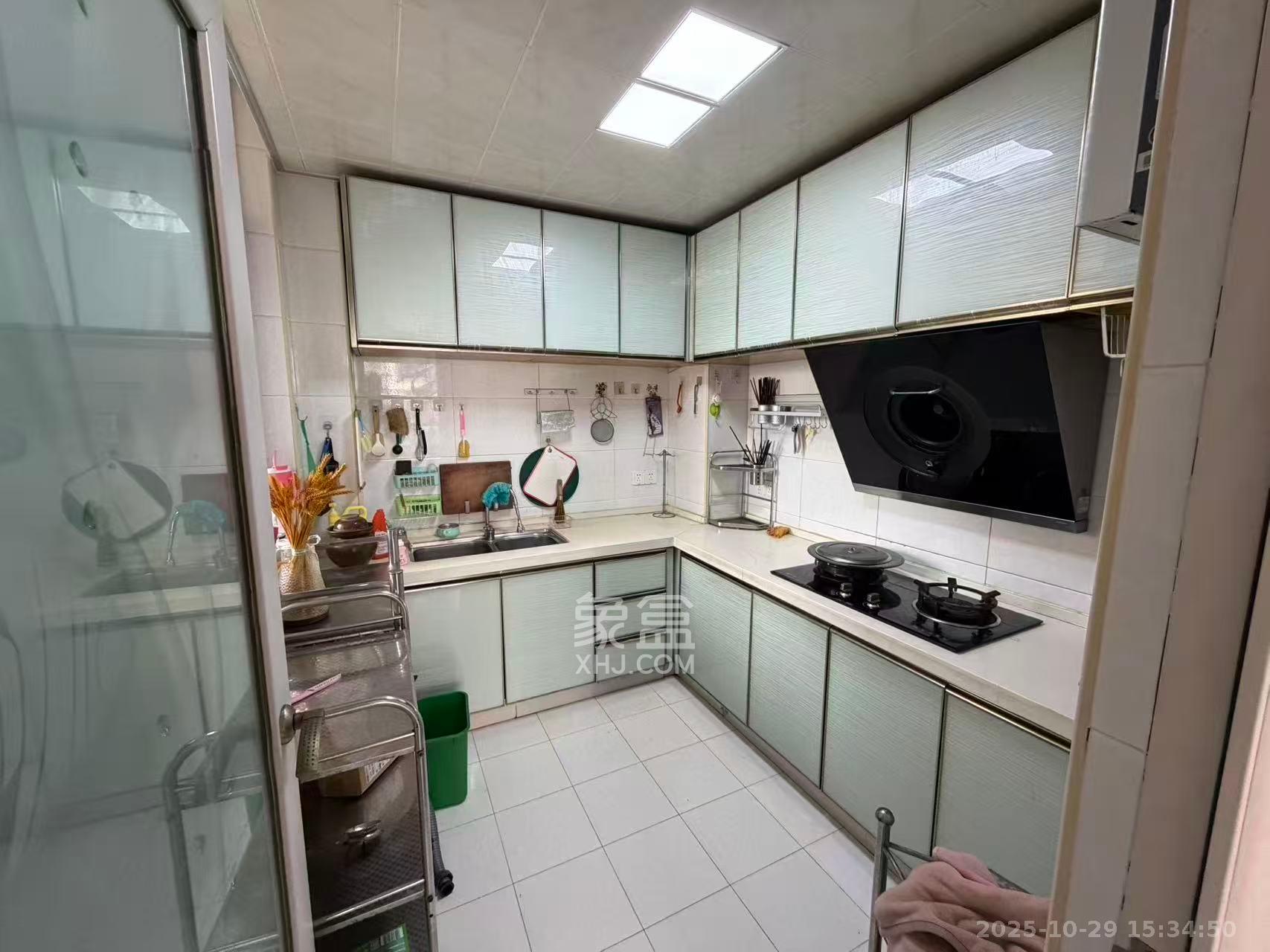 枫华府第  3室2厅2卫    1800.0元/月室内图