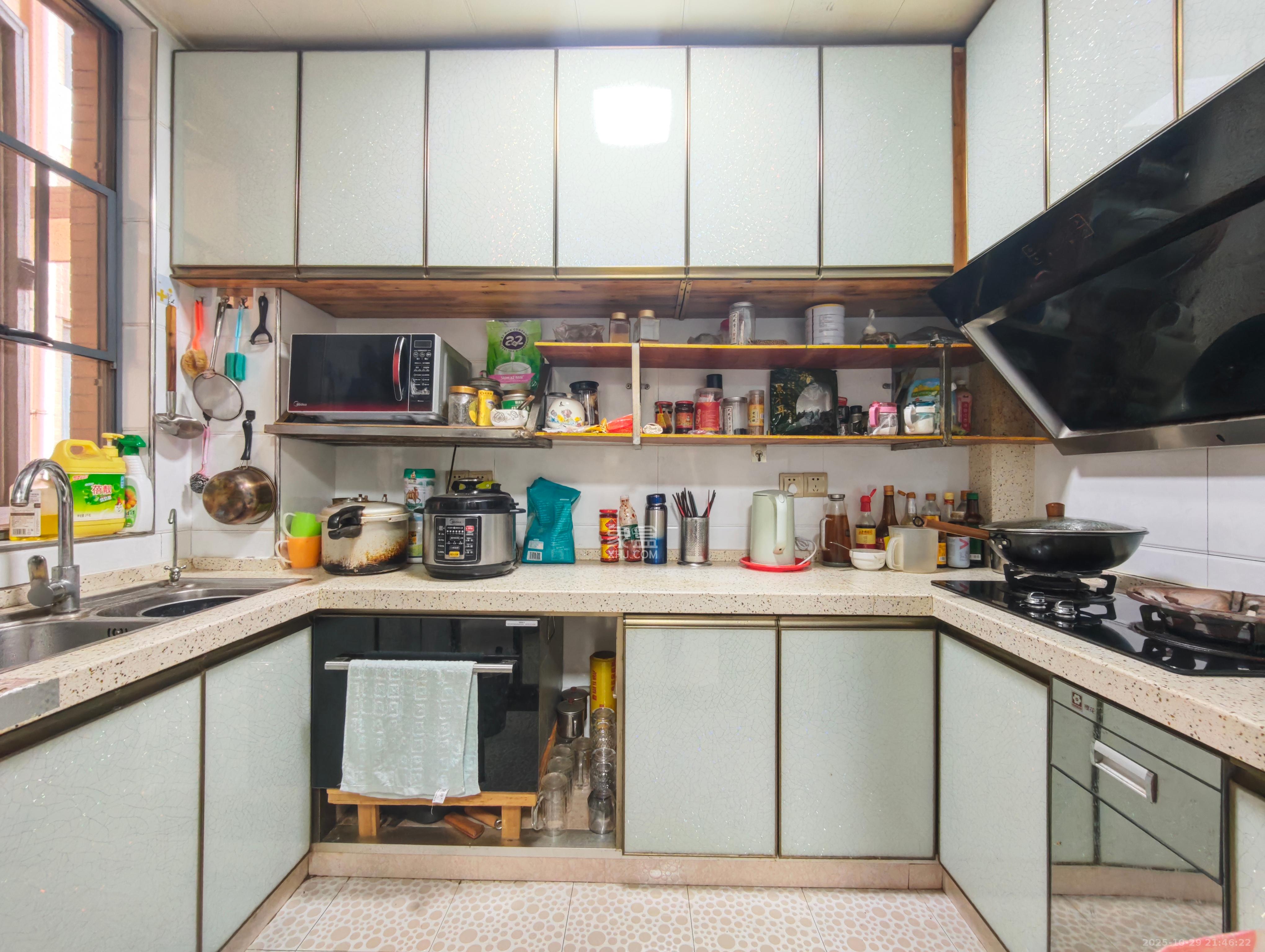 华悦城 1室2厅1卫 92.8万 华悦城 1室2厅1卫 92.8万其他