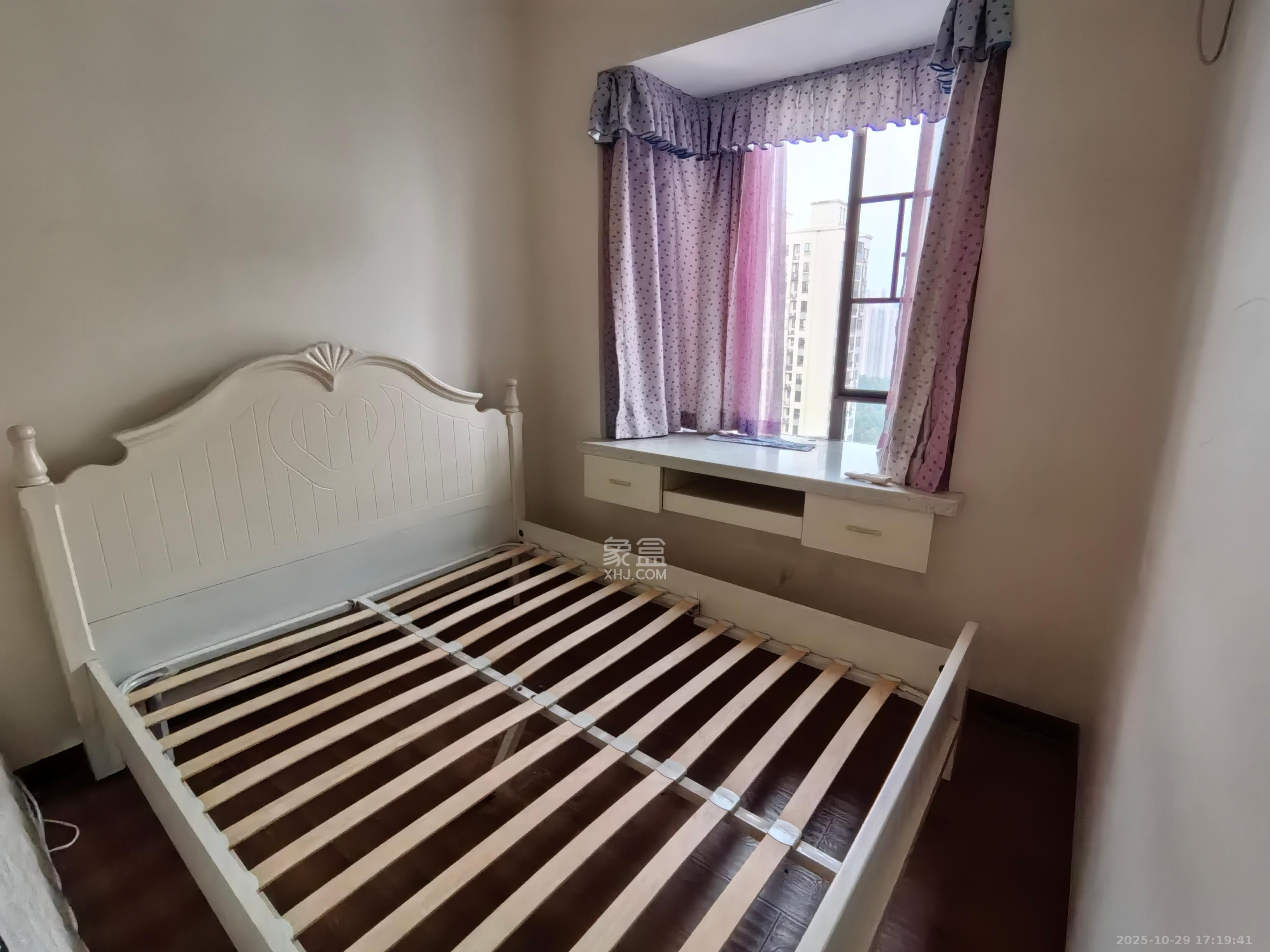 卓越蔚蓝海岸三期 2室2厅1卫 2400.0元/月 卓越蔚蓝海岸三期 2室2厅1卫 2400.0元/月室内图