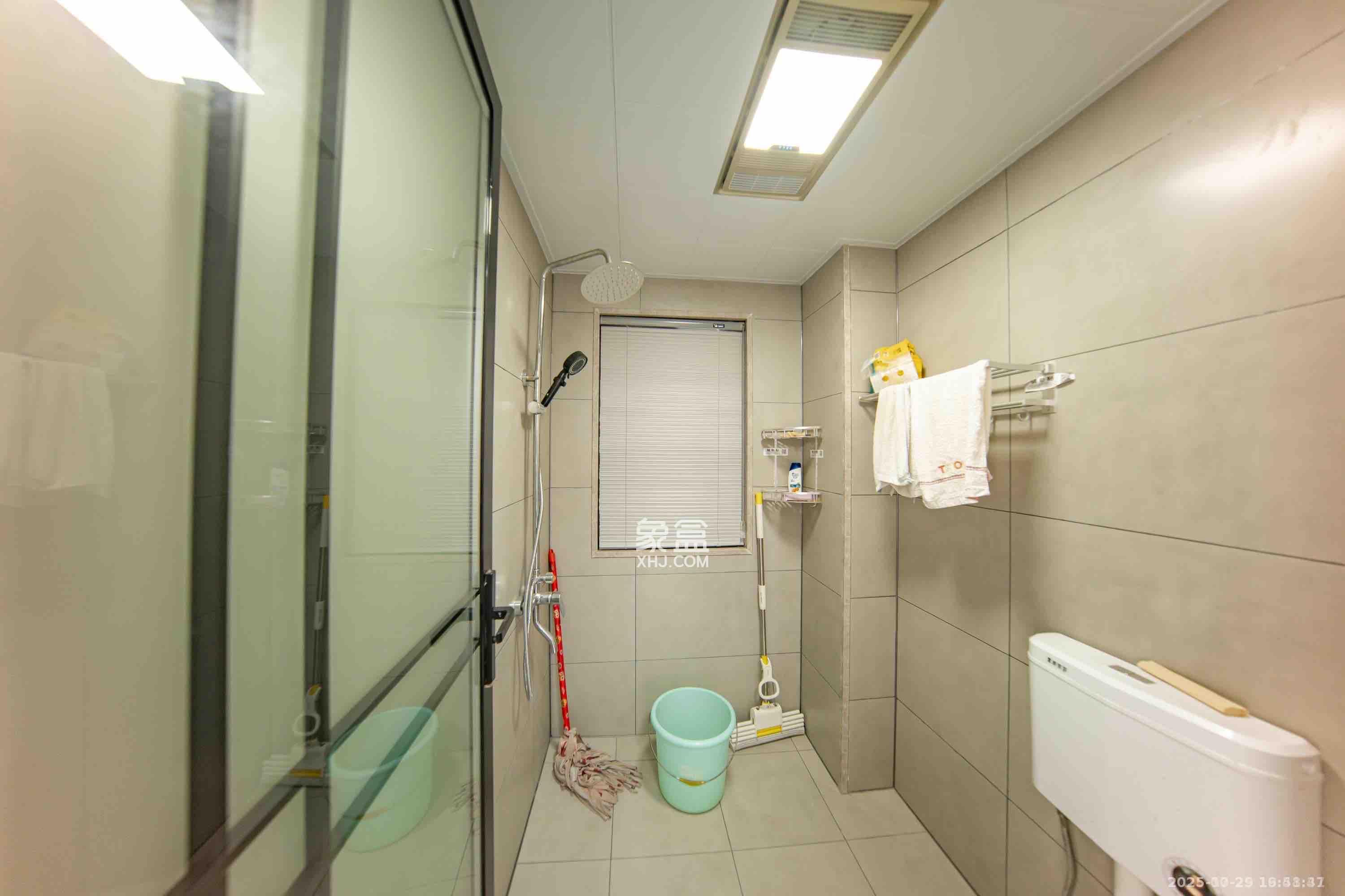 蔷薇国际  3室2厅2卫    2200.0元/月室内图