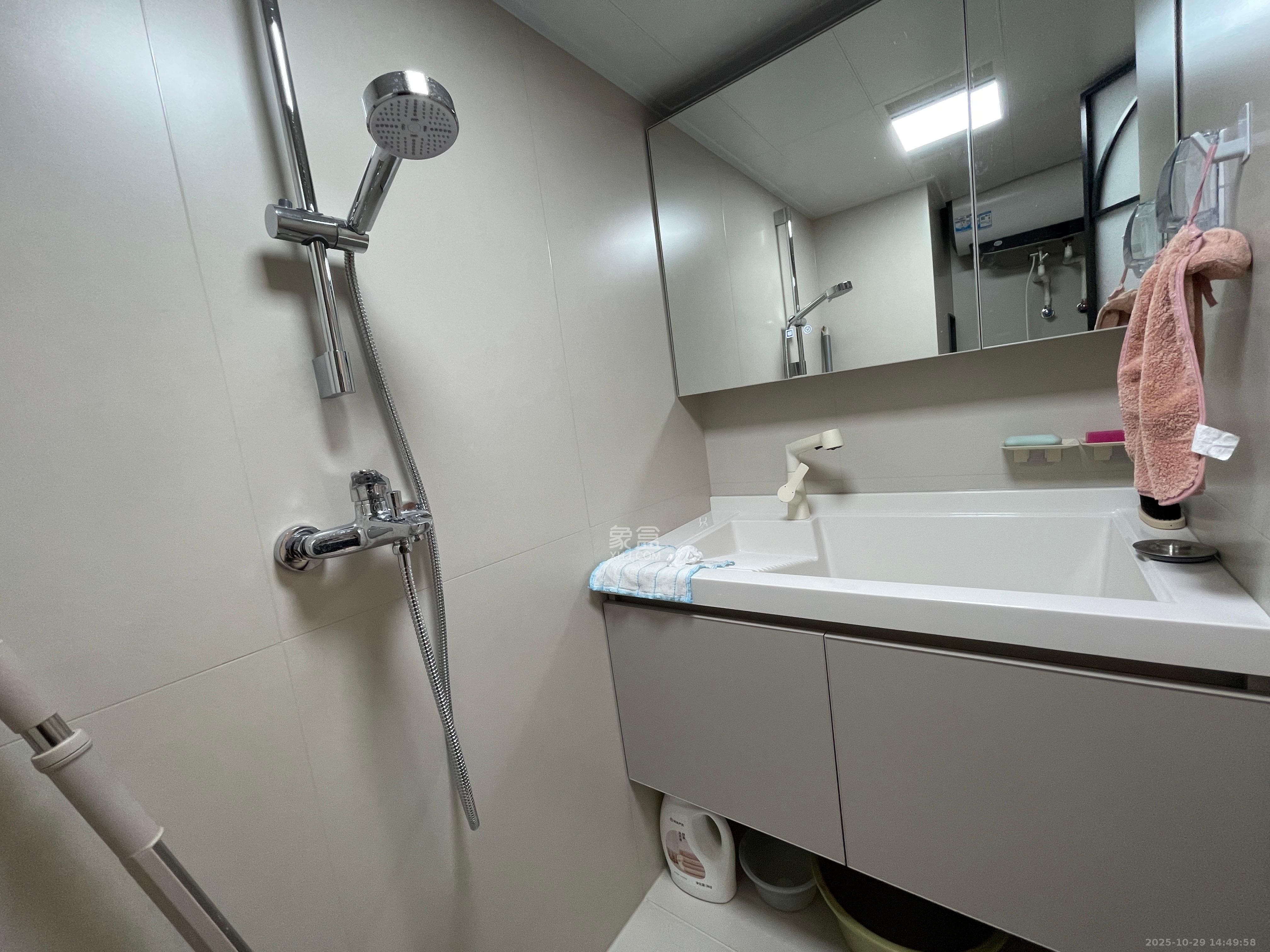 力高凤凰新天 2室1厅1卫 3000.0元/月 力高凤凰新天 2室1厅1卫 3000.0元/月室内图