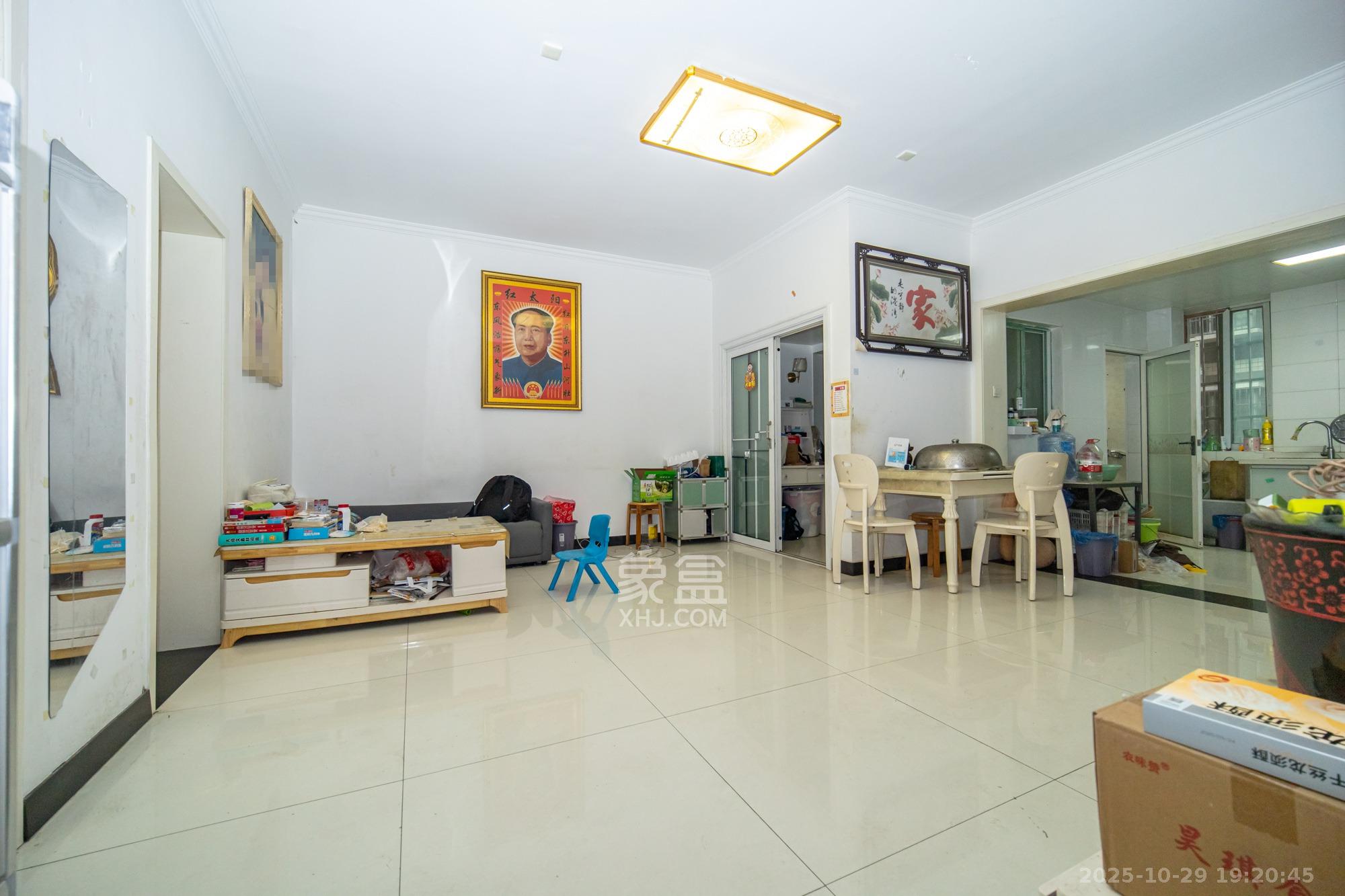 湘绣城 2室2厅1卫 38.8万 湘绣城 2室2厅1卫 38.8万客厅