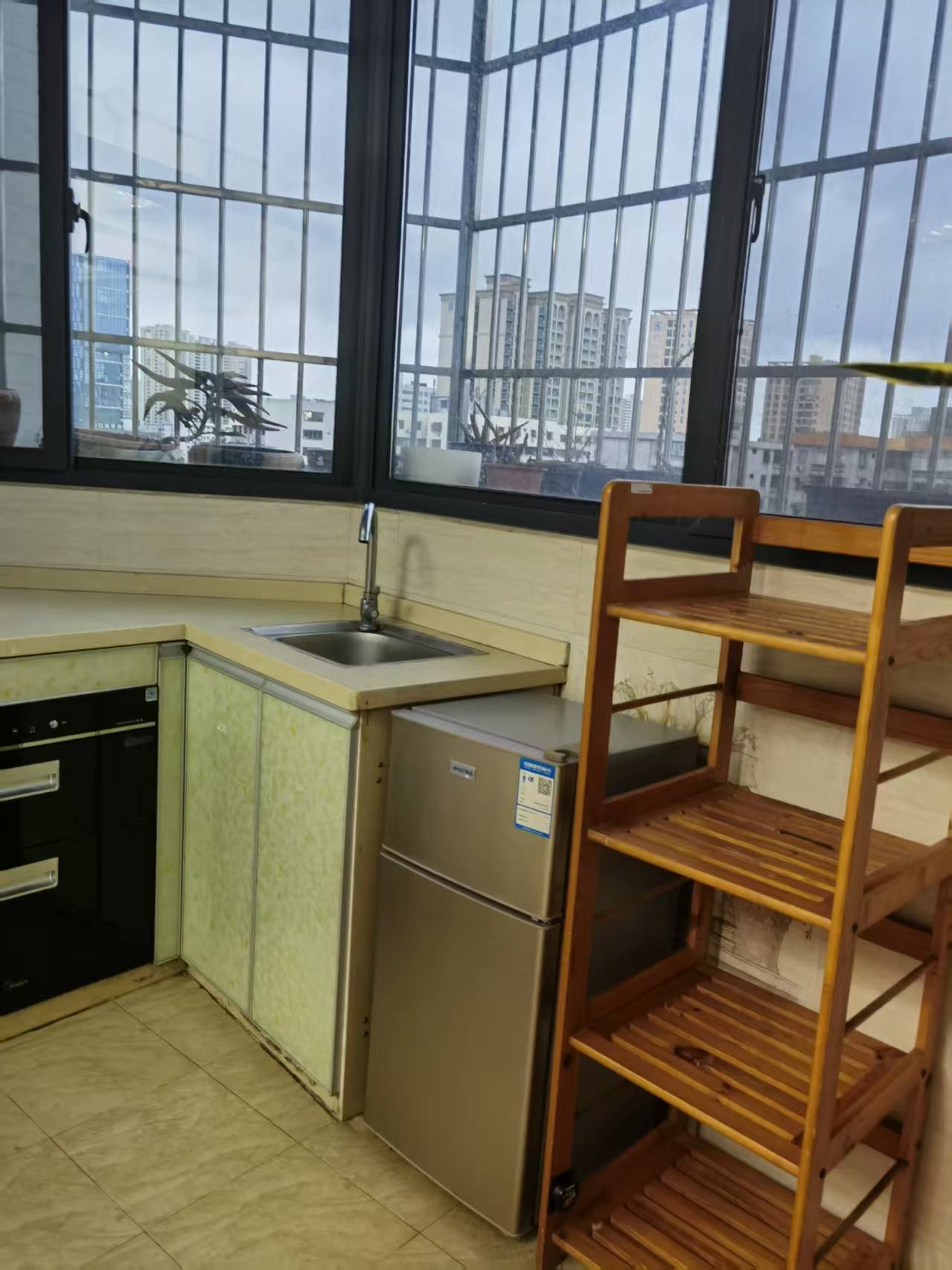 海外大厦  1室1厅1卫    1700.0元/月室内图