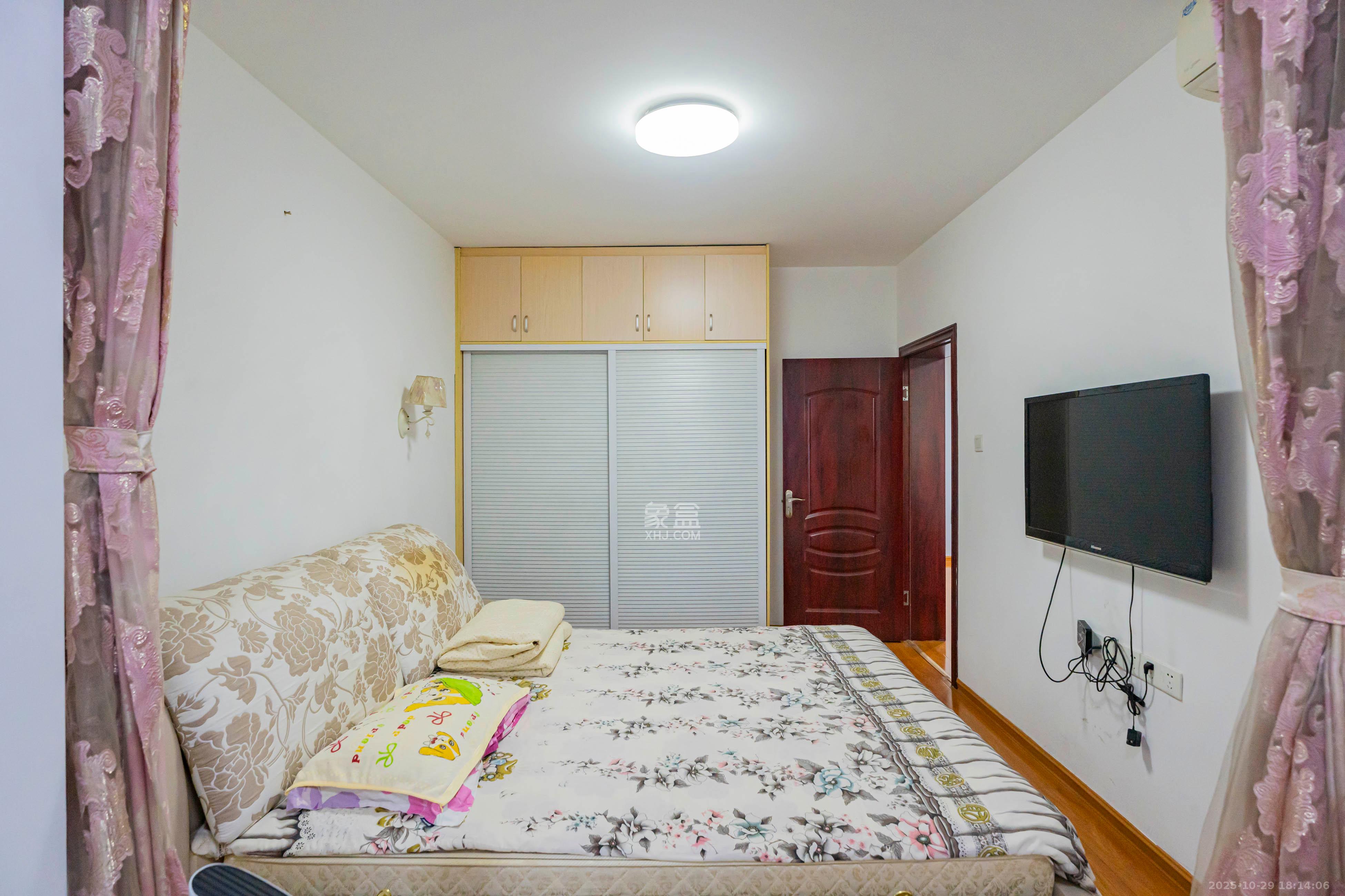 丝茅冲丽臣小区  2室2厅1卫    70.0万 丝茅冲丽臣小区  2室2厅1卫    70.0万卧室