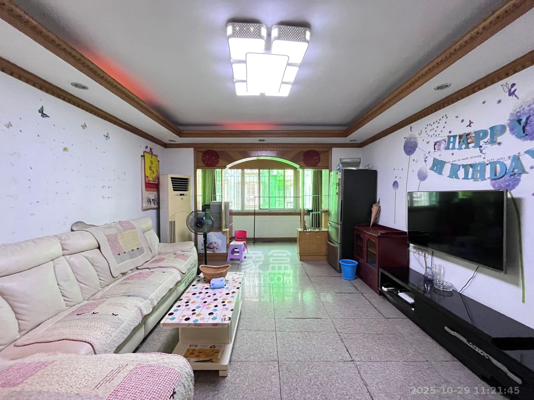 恒达花园  3室2厅1卫    1800.0元/月 恒达花园  3室2厅1卫    1800.0元/月室内图1