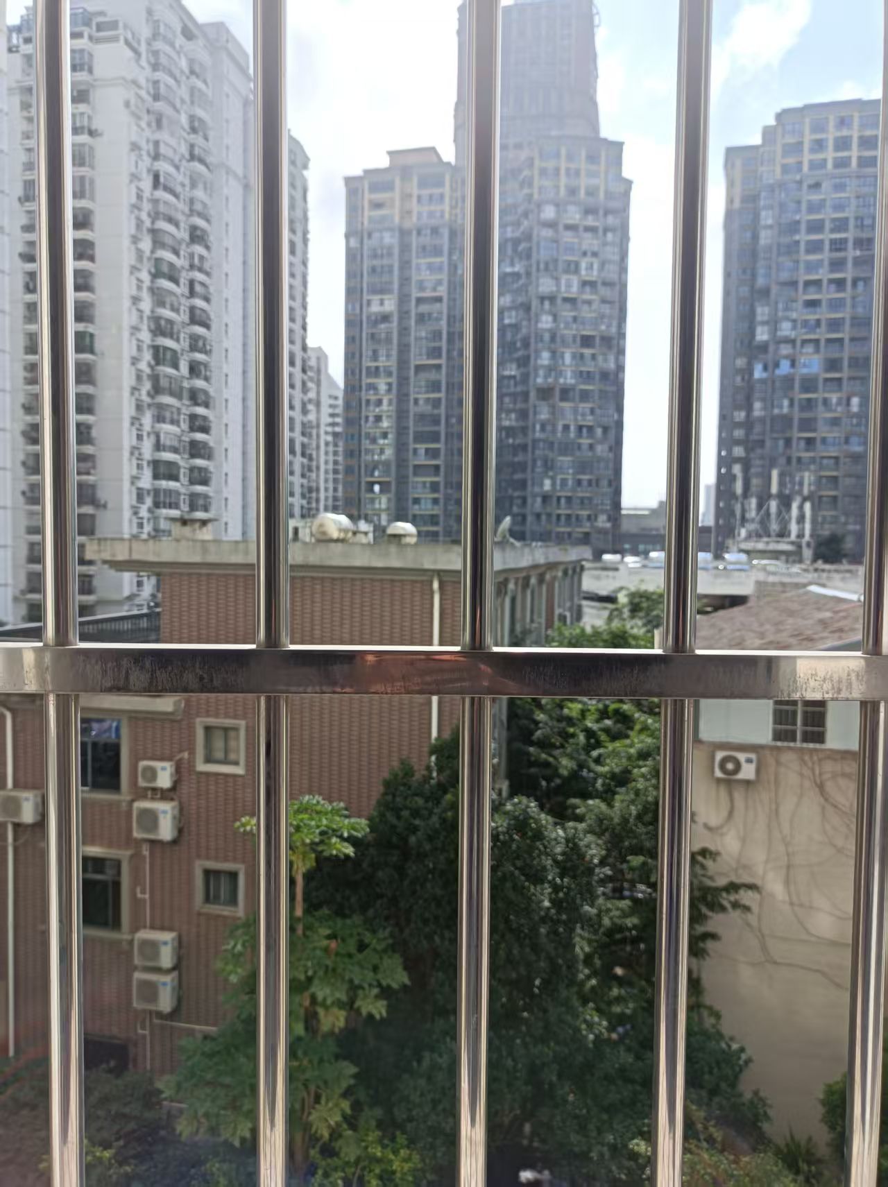 皇家花园 2室1厅1卫 1700.0元/月 皇家花园 2室1厅1卫 1700.0元/月室内图