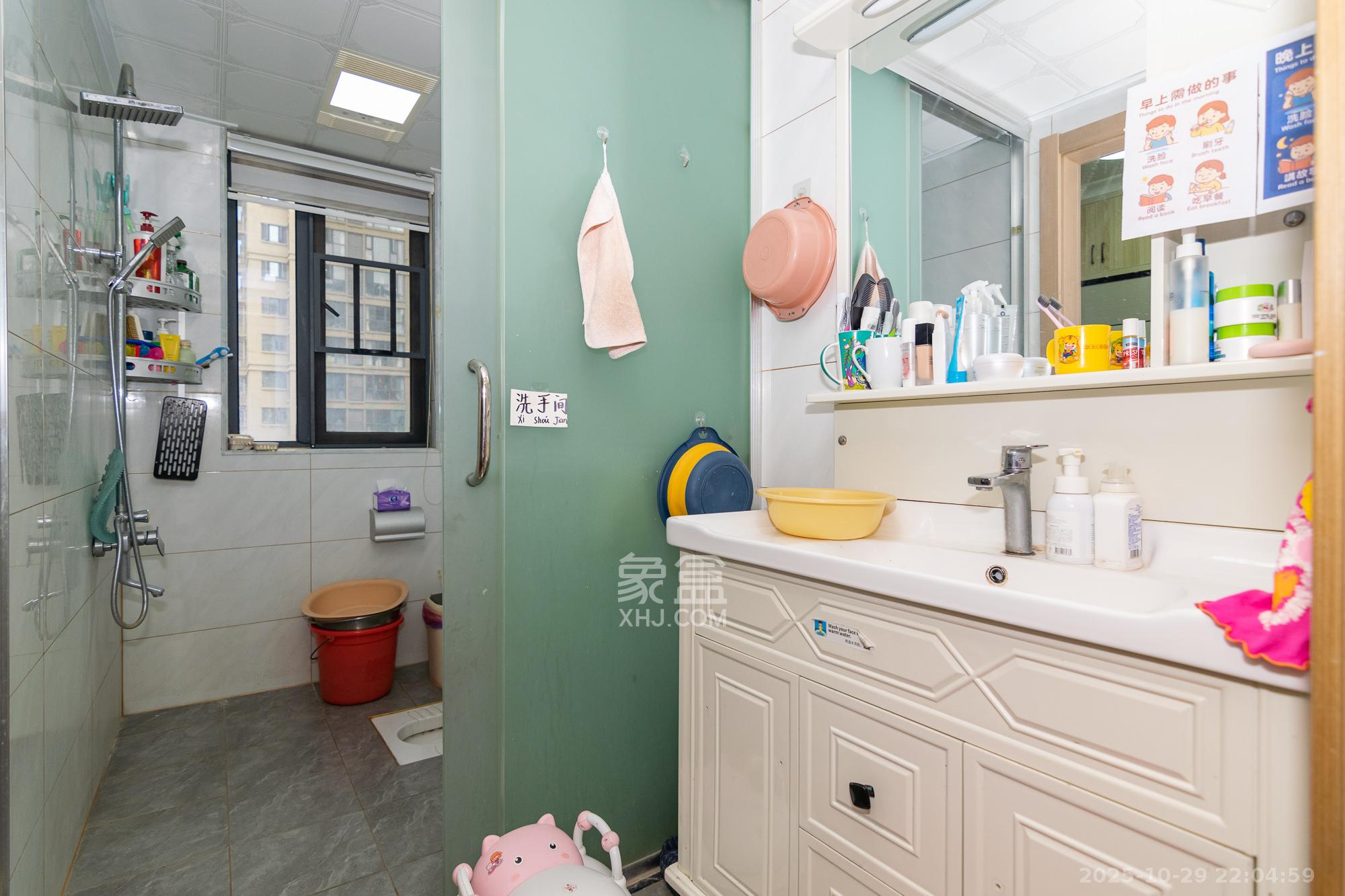 澳海澜庭 3室2厅1卫 85.0万 澳海澜庭 3室2厅1卫 85.0万卫生间