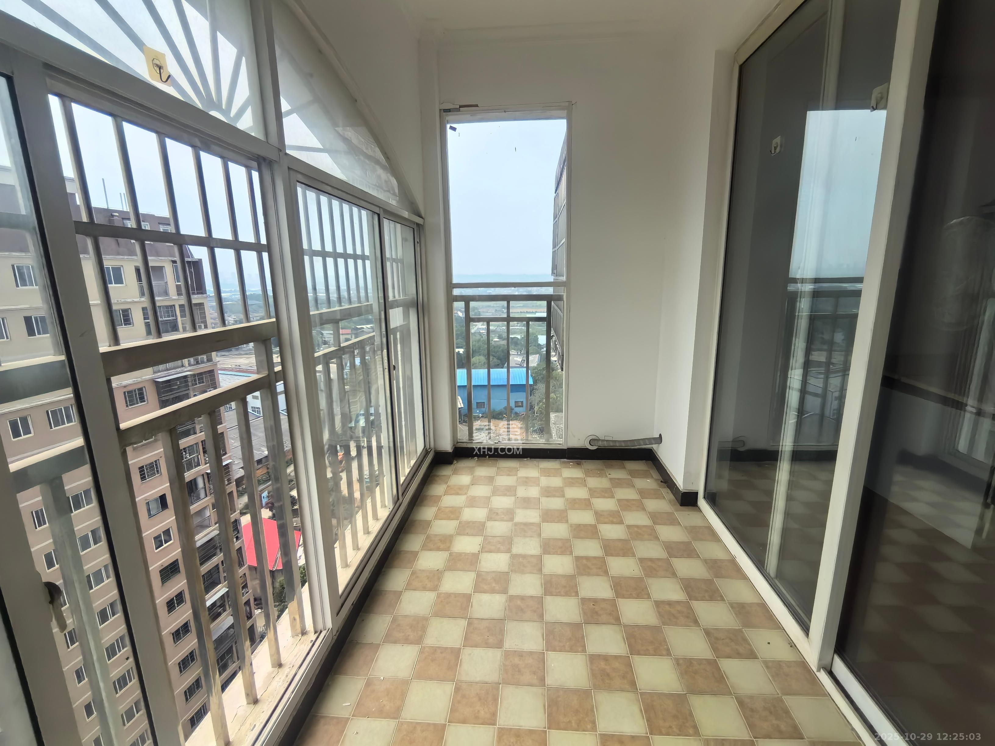 南郡雅园  4室2厅2卫    1200.0元/月室内图