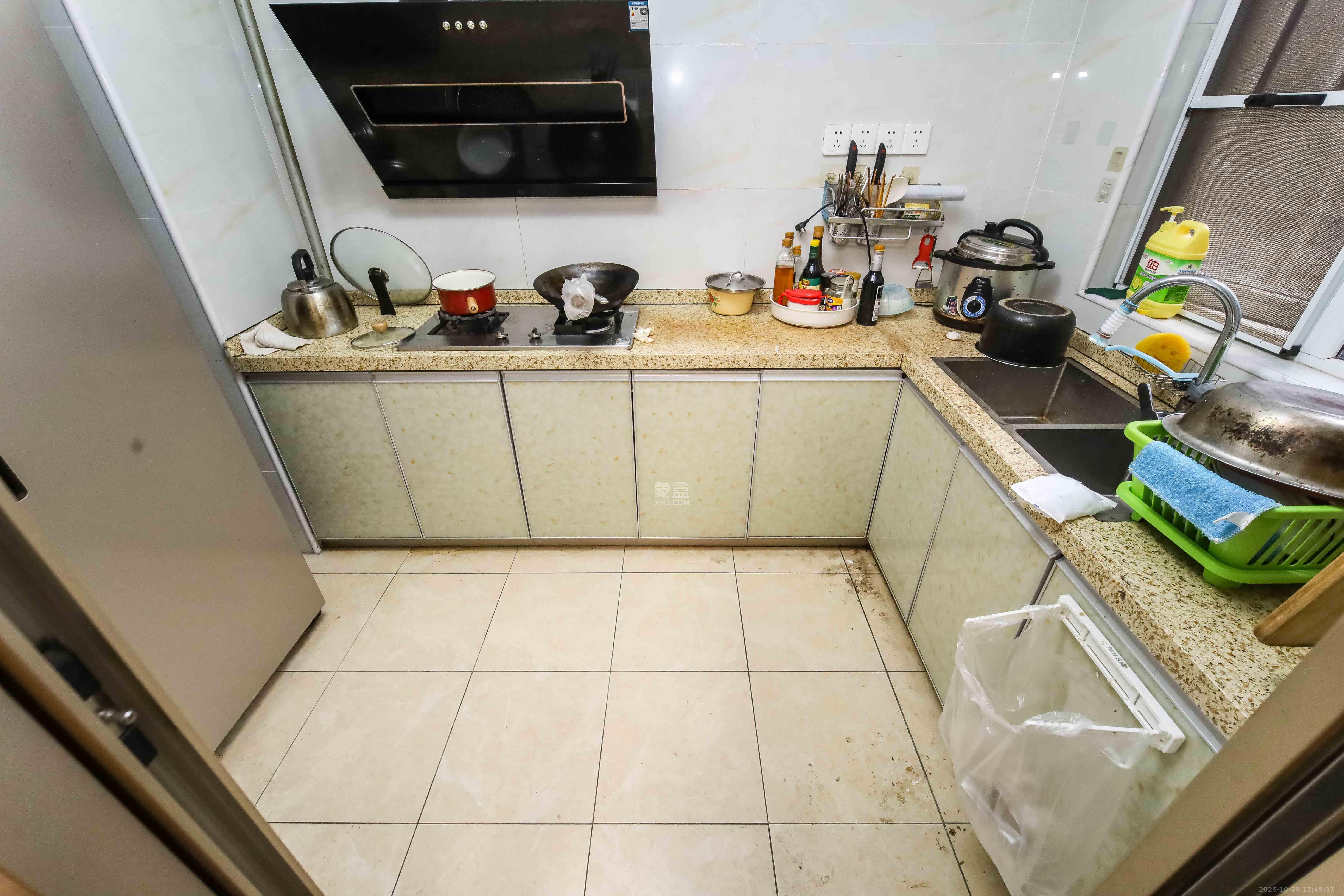 金地格林公馆  3室2厅2卫    110.0万 金地格林公馆  3室2厅2卫    110.0万厨房