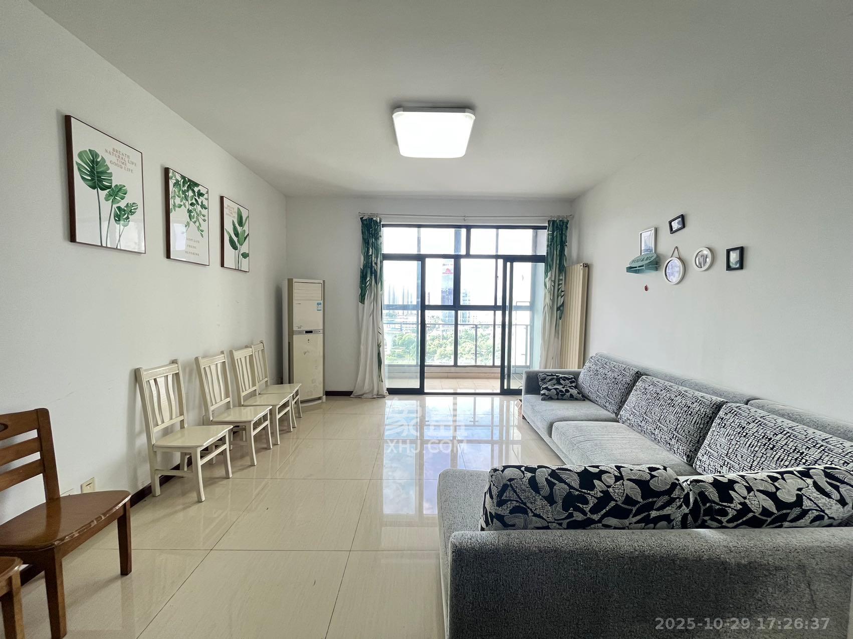 阳光100三期  3室2厅2卫    2500.0元/月 阳光100三期  3室2厅2卫    2500.0元/月室内图1