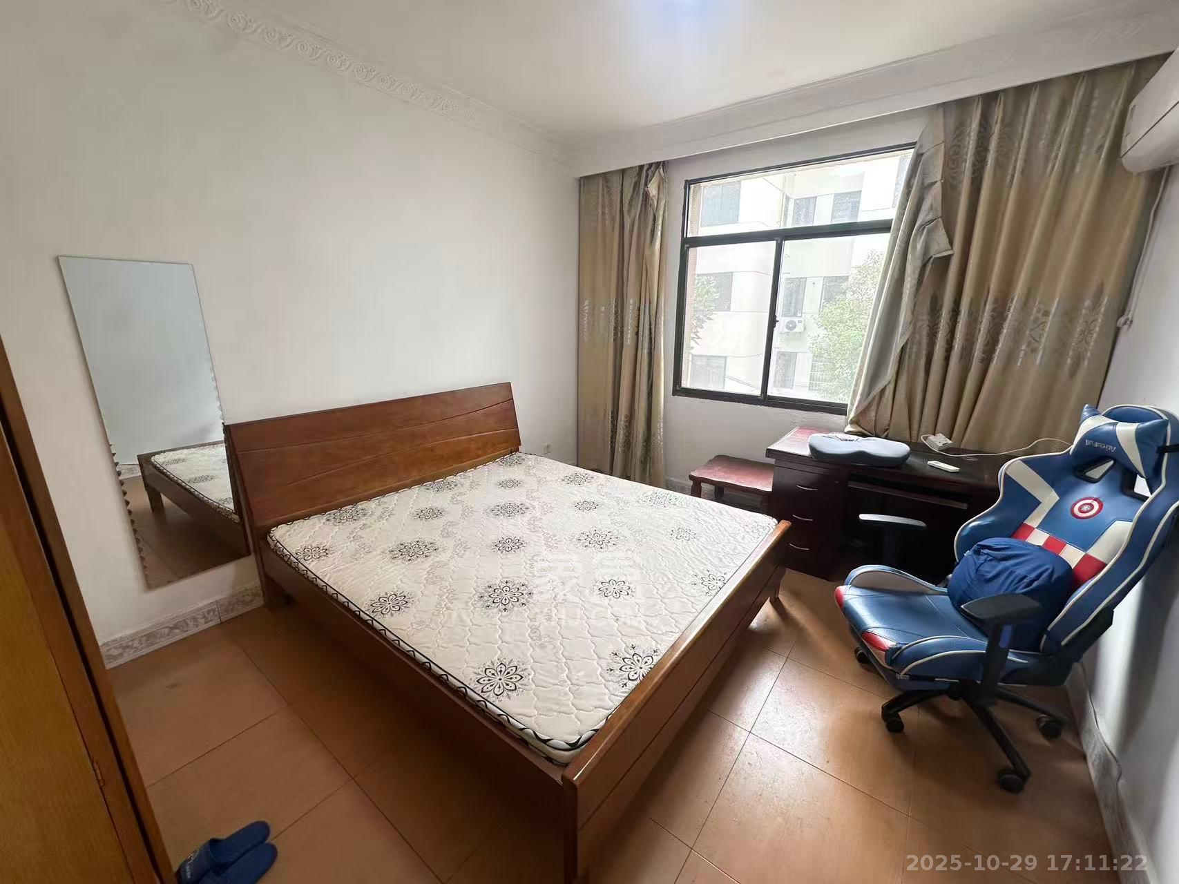 湖南石油化学工业局小区（侯家塘化工厅）  3室1厅1卫    1900.0元/月室内图