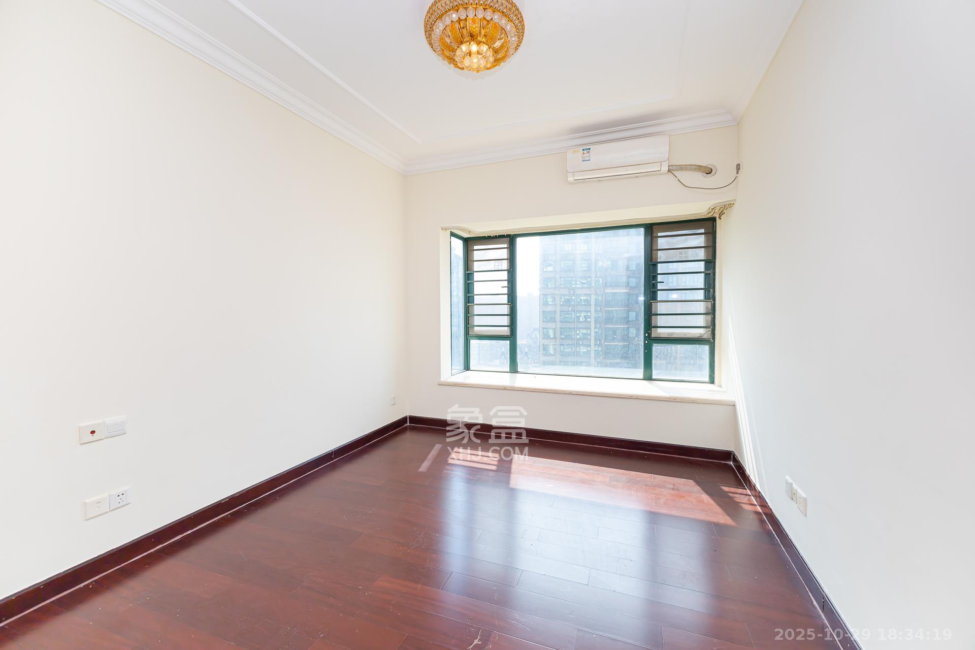 恒大名都  2室2厅1卫    48.0万卧室