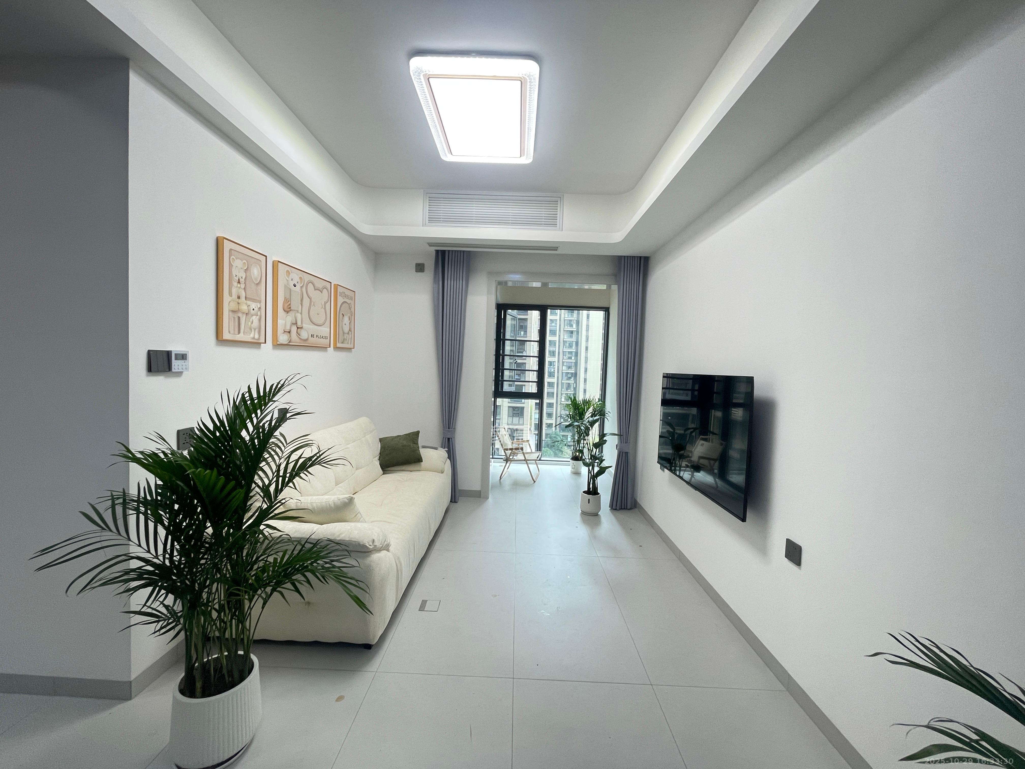 南益名士豪庭  2室1厅1卫    2500.0元/月 南益名士豪庭  2室1厅1卫    2500.0元/月室内图