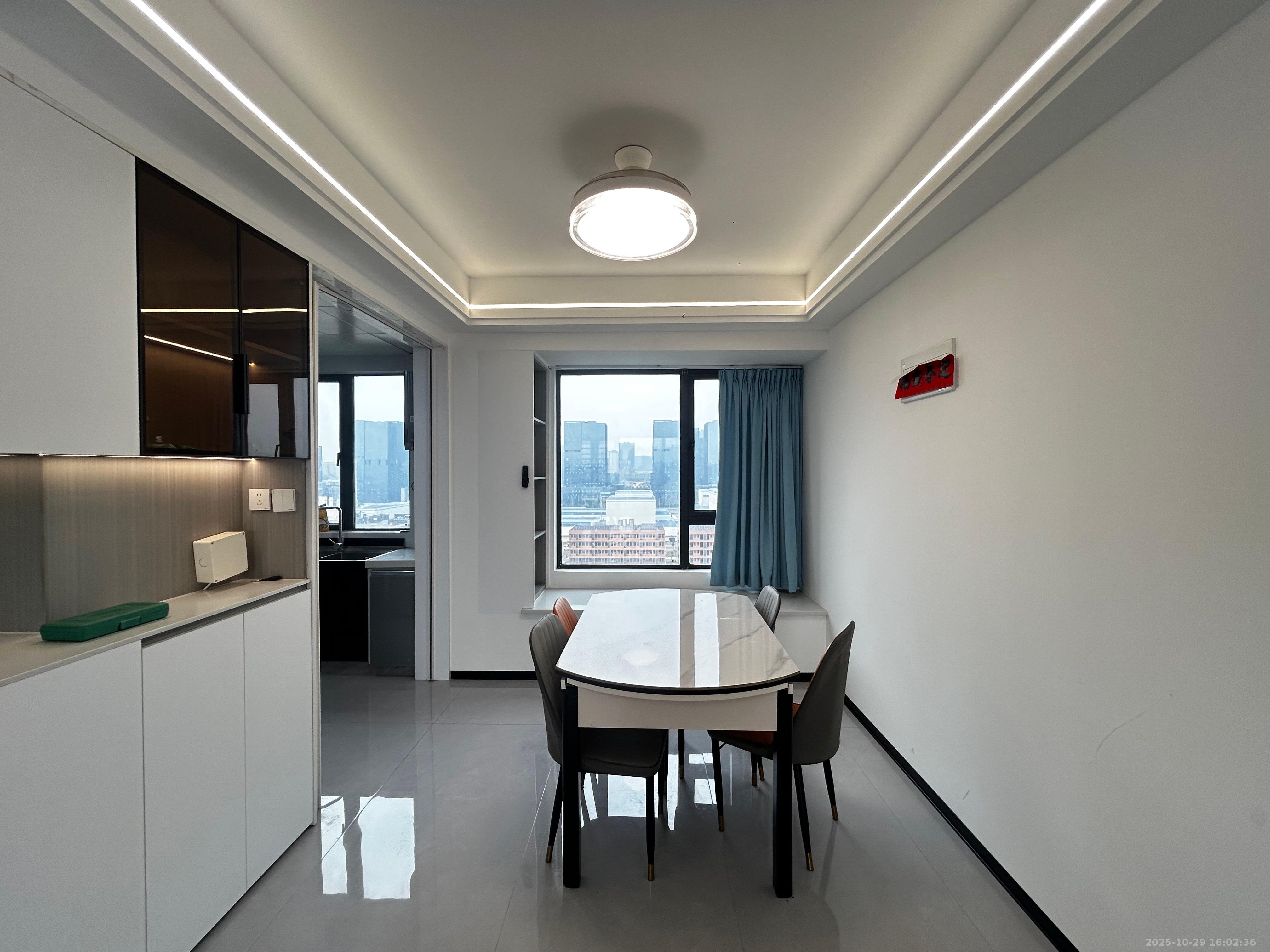 汉唐世家一期  3室2厅2卫    2600.0元/月 汉唐世家一期  3室2厅2卫    2600.0元/月室内图