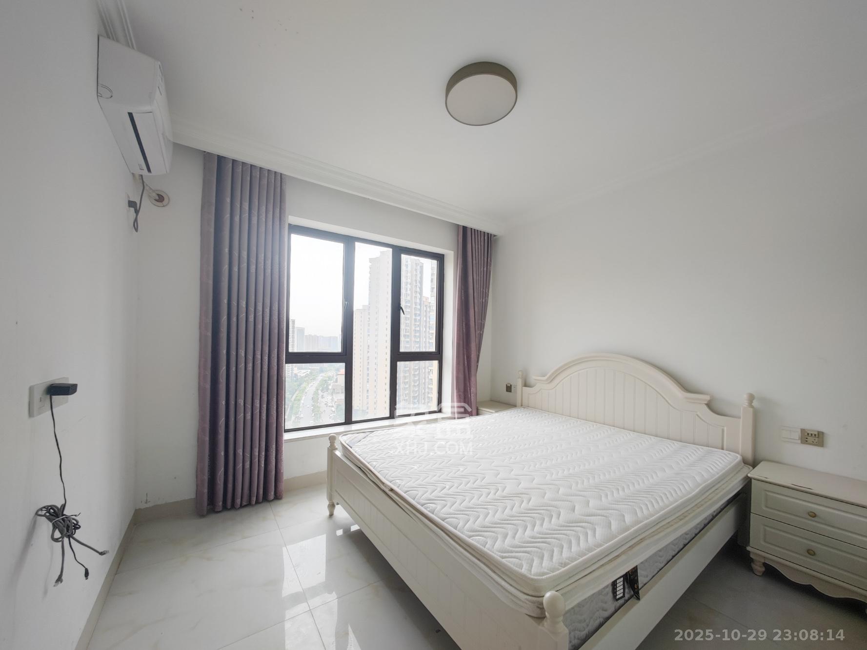 绿地新都会  3室2厅2卫    69.0万卧室